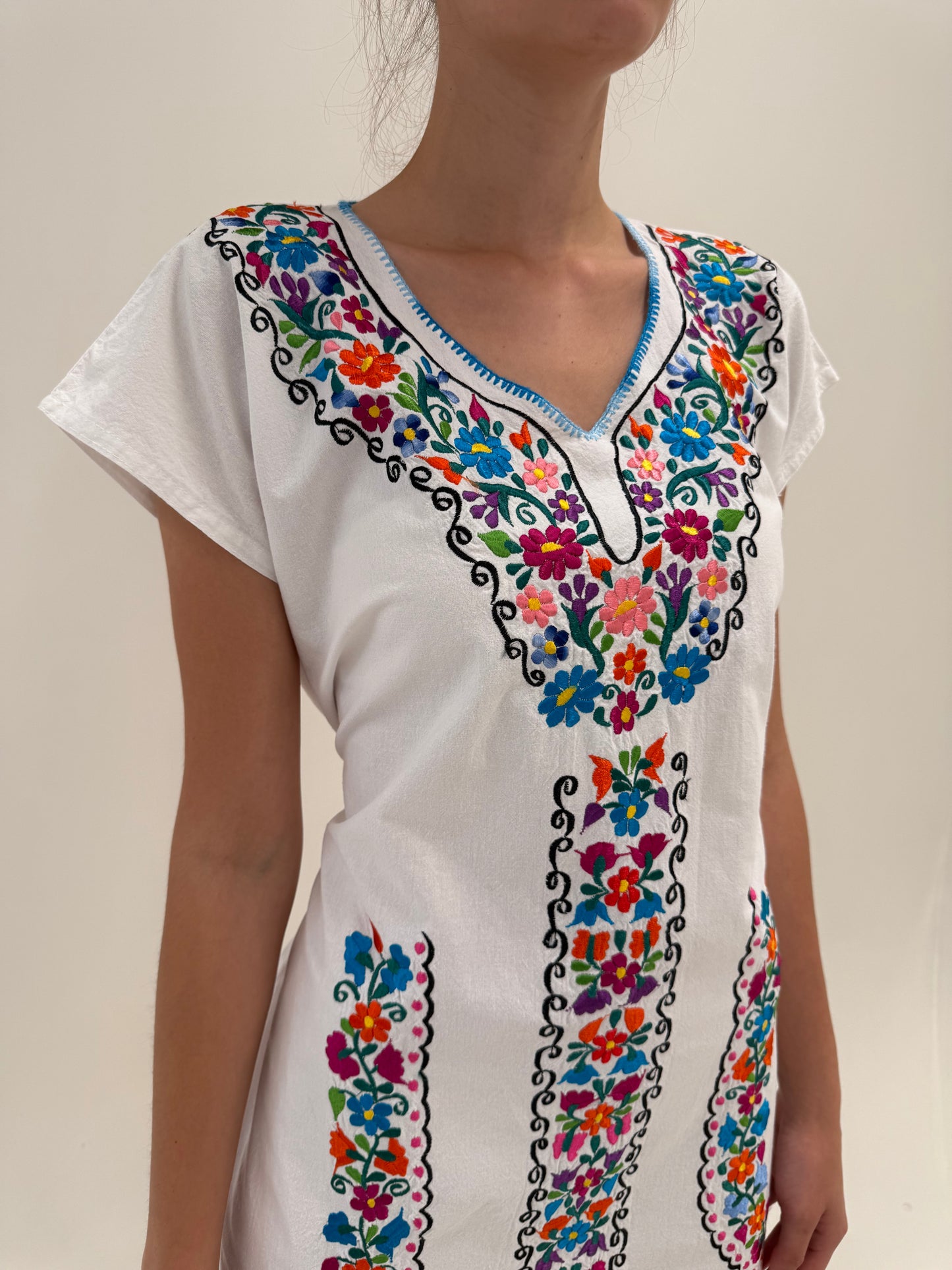 Kaftan vintage bijuterie din pânză cu broderie manuală și talie reglabilă