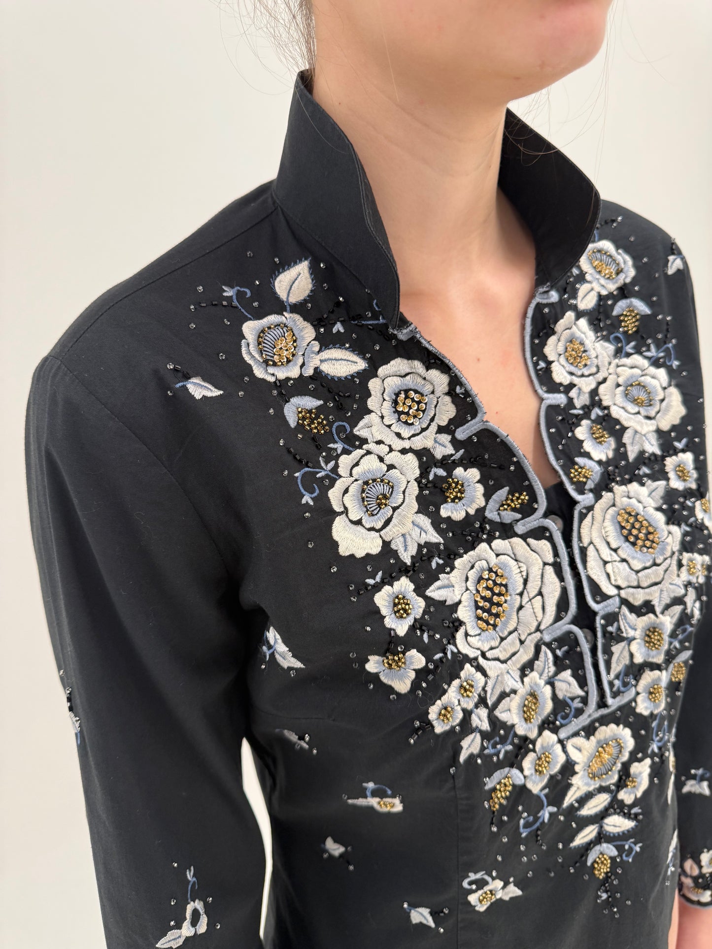 Cămașa excepțională brodată de brand luxury Nara Camicie