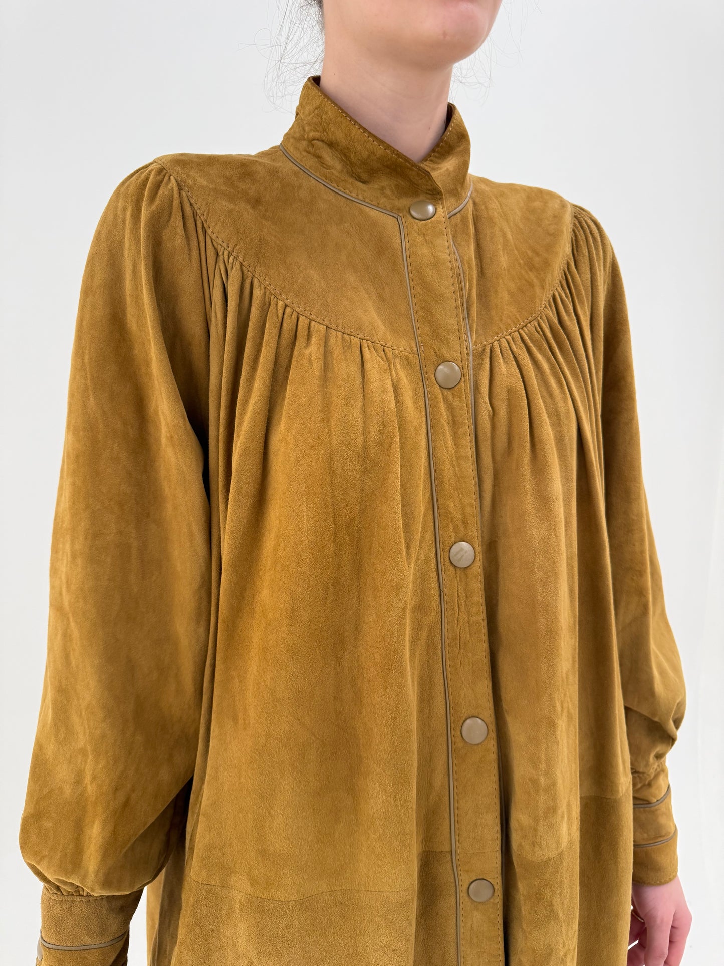 Trench vintage Yves Saint Laurent din piele naturală subțire cu manșete ultra înalte