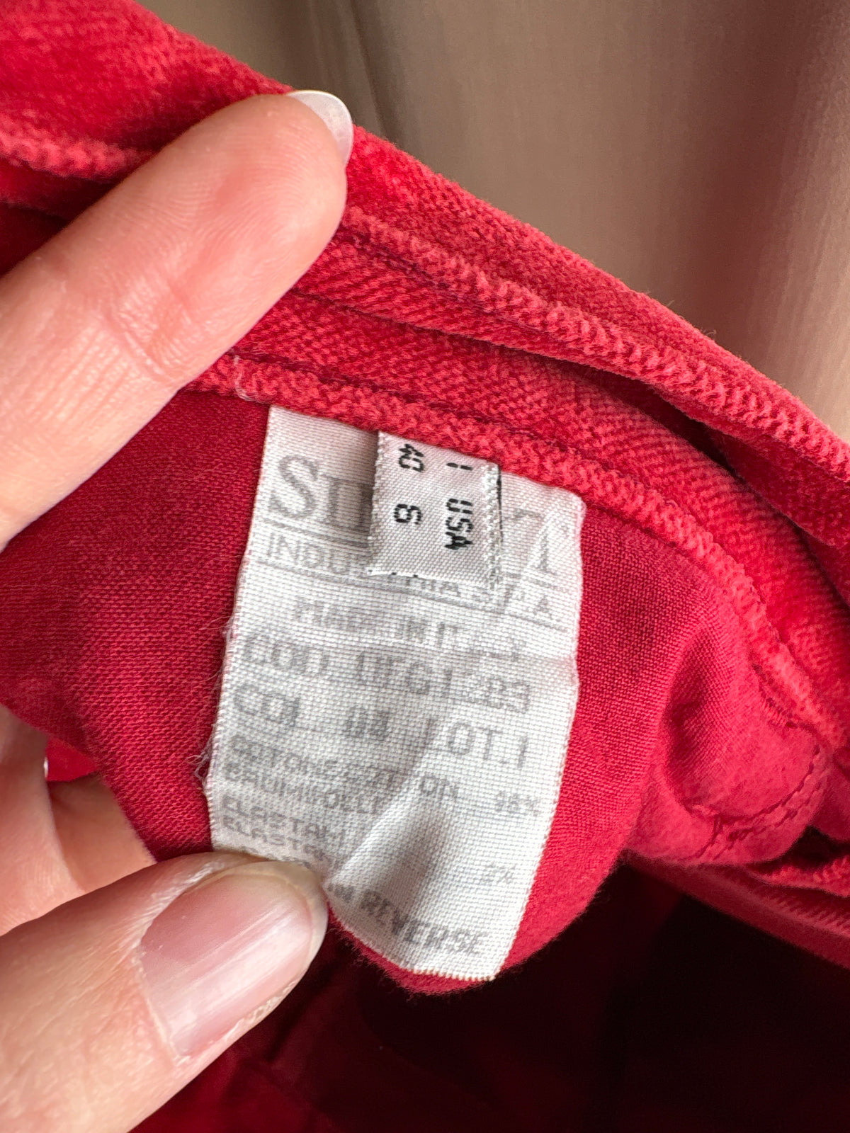 Fustă mini Moschino din catifea cherry red cu talie ultra înaltă