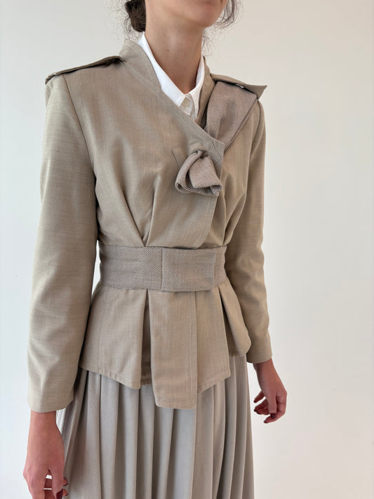 Sacou de designer in croi elaborat din stofă extrafina de lana