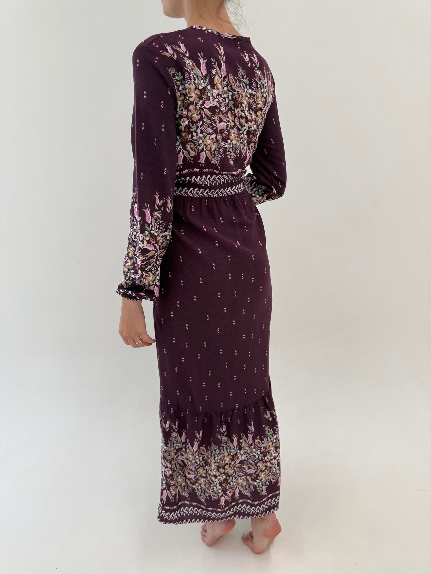 Rochie maxi boho chic cu print floral delicat și talie ultra înaltă marcată