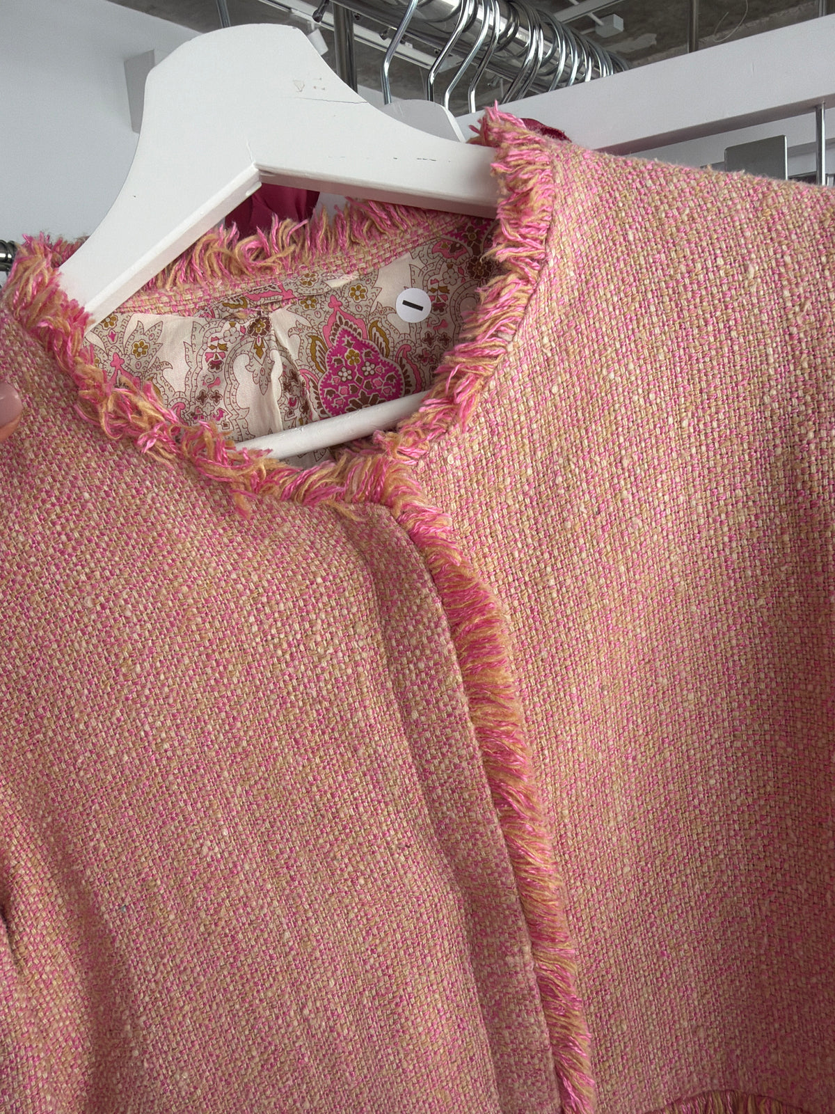Jacheta în stil Chanel powder Pink și camel din tweed de mătase naturală și lana