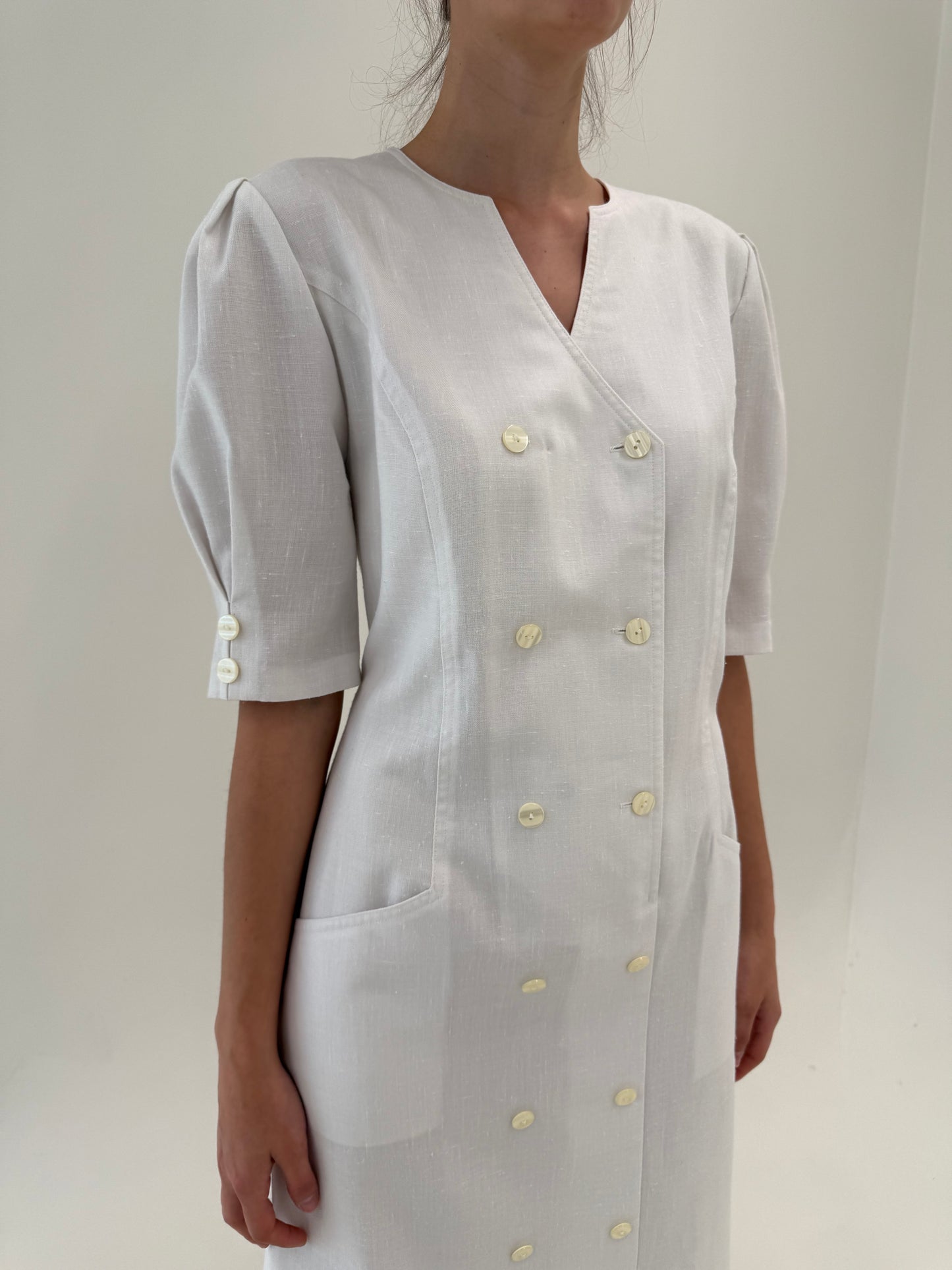 Rochie vintage tip sacou din pânză ușor structură și mâneci ușor bufante