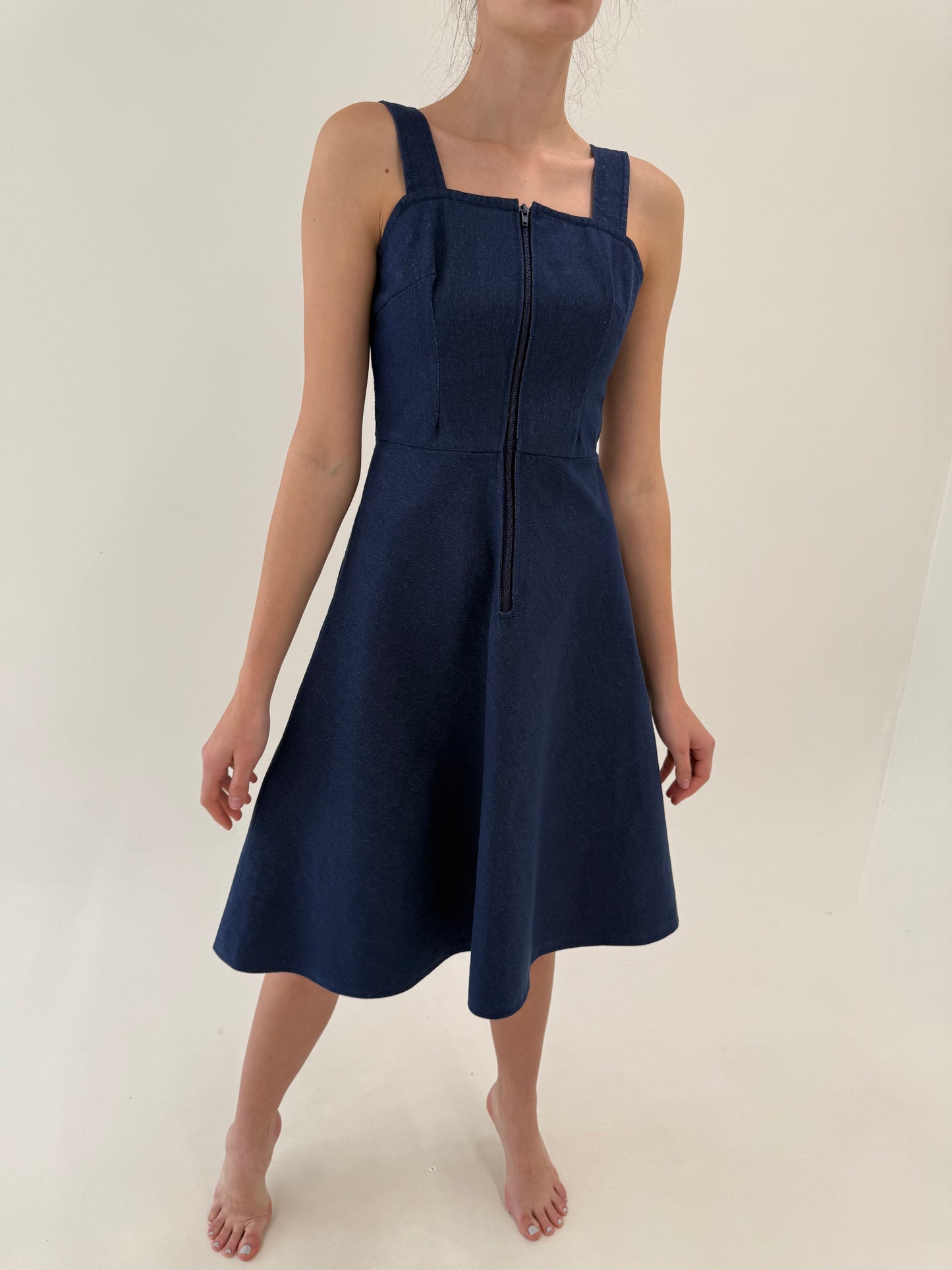Rochie vintage din jeans cu corsaj și talie marcată în croi A-line