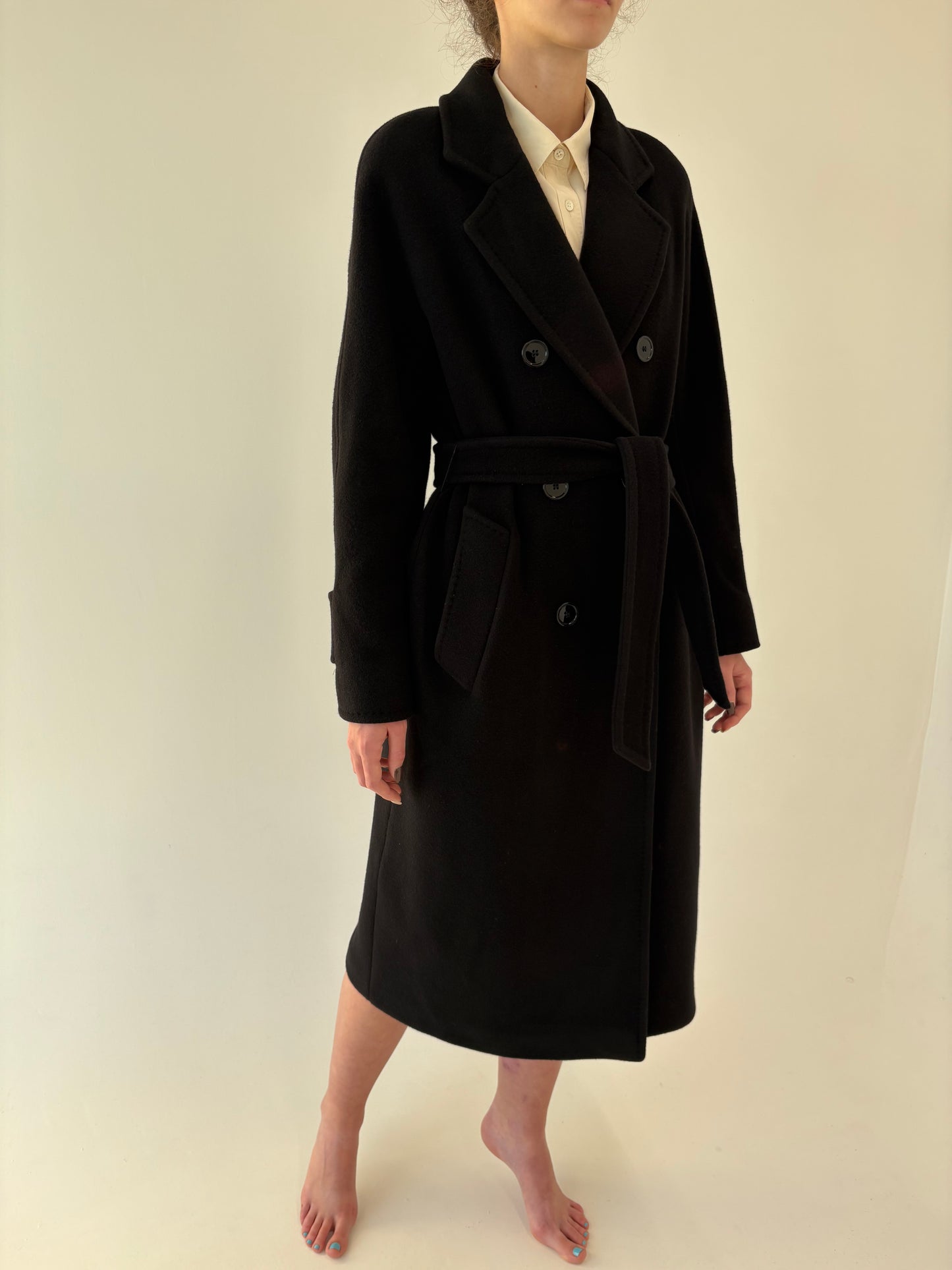 Palton negru din stofă plină de lana extrafina cu cordon