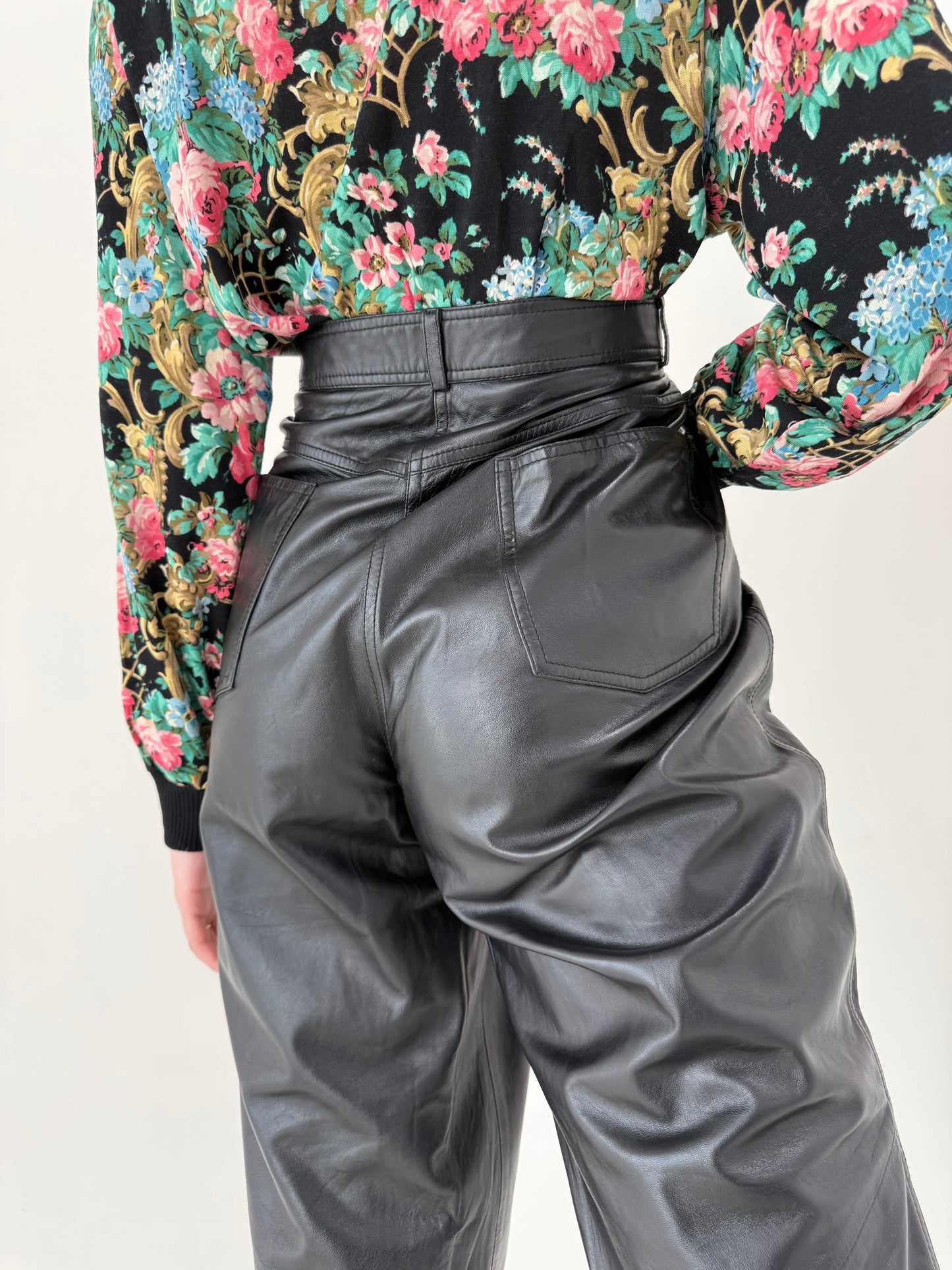 Pantaloni din piele naturală extrem de moale mom fit tall cu talie ultra înaltă