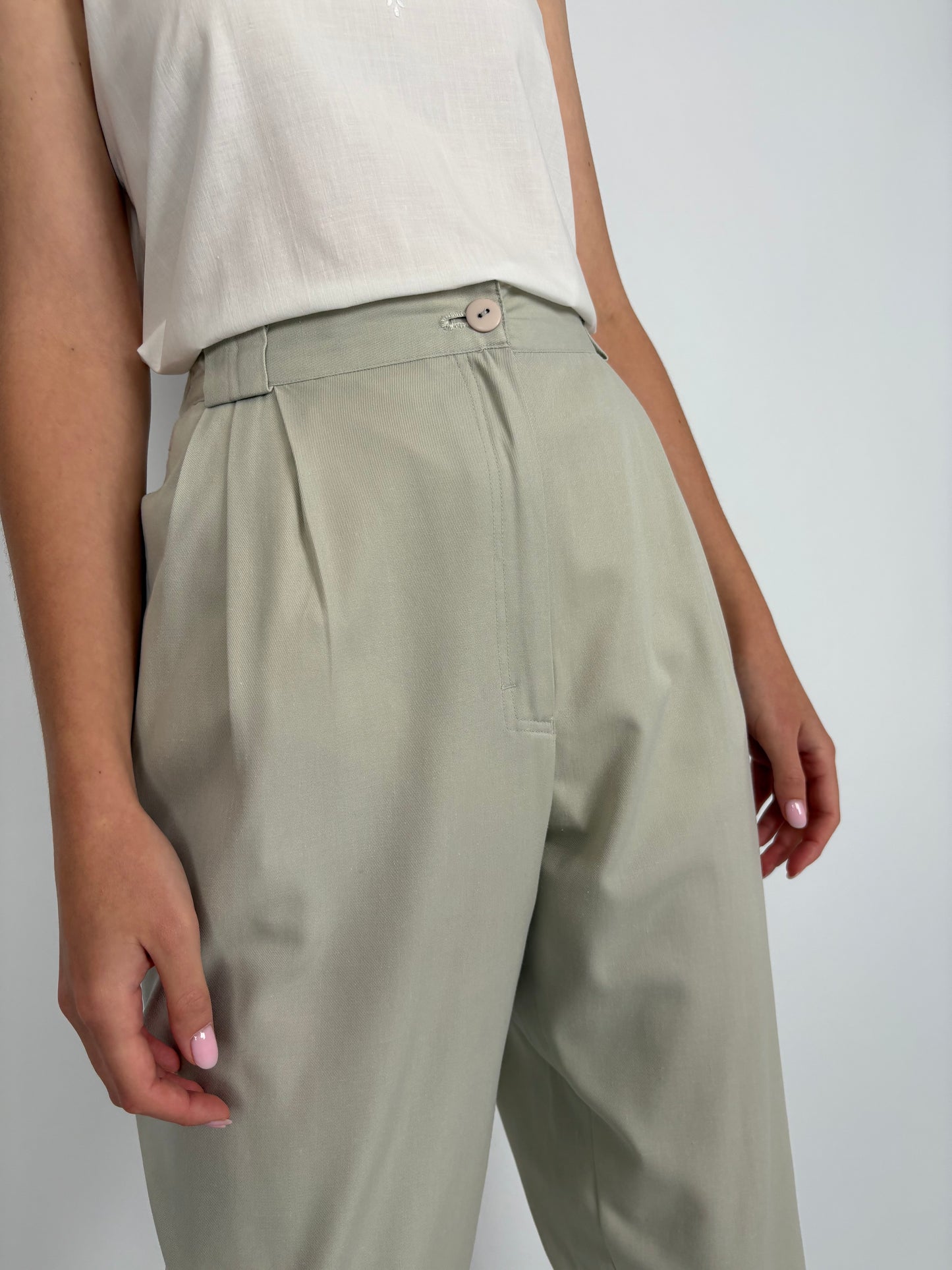 Pantaloni light Sage green cu talie ultra înaltă elastică și pense