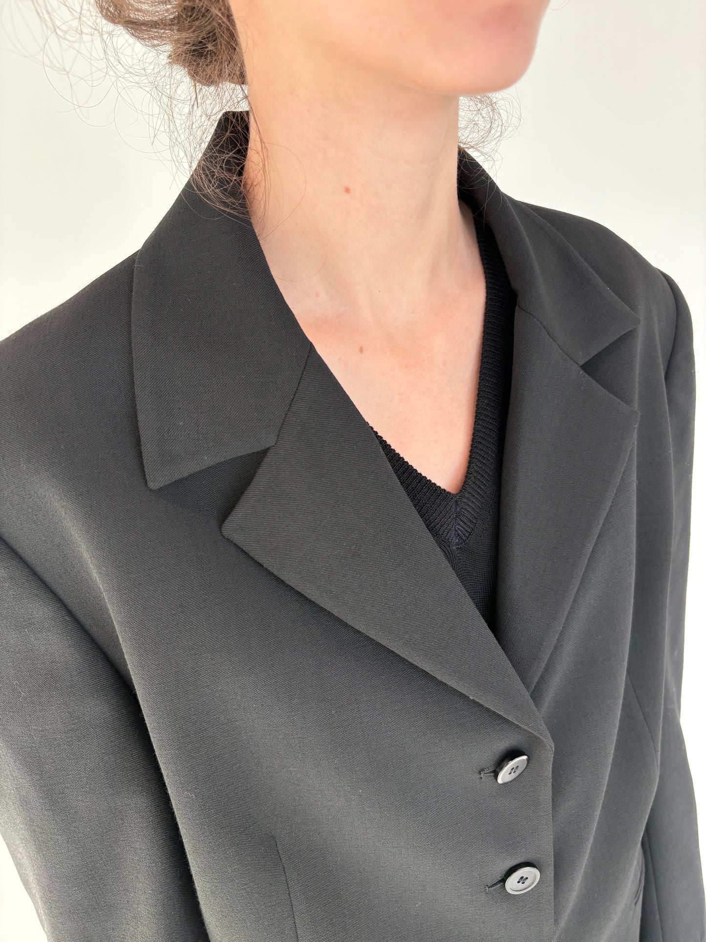 Sacou negru italian din lana extrafina in croi clasic atemporal