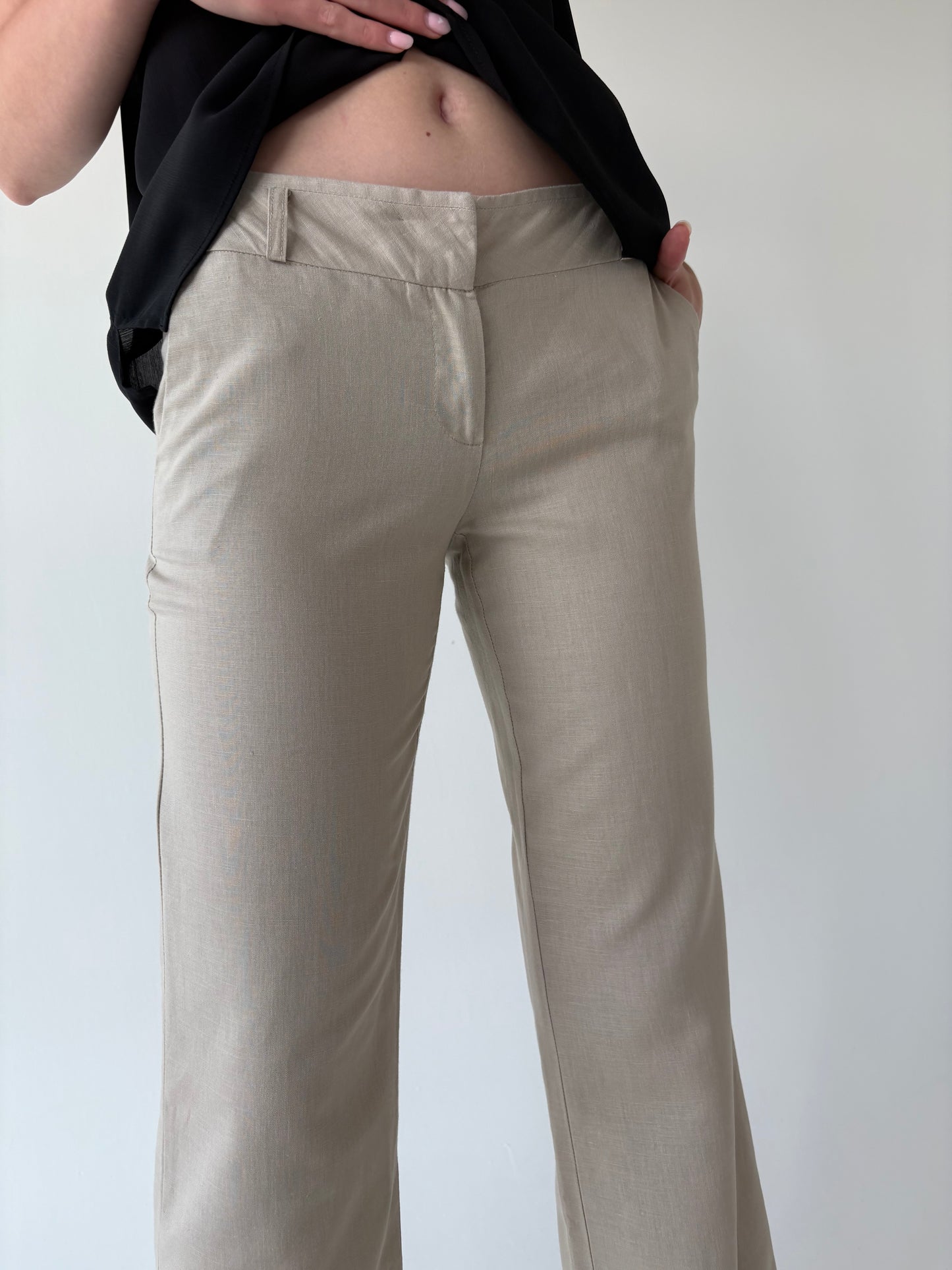 Pantaloni grej din in premium în croi clasic