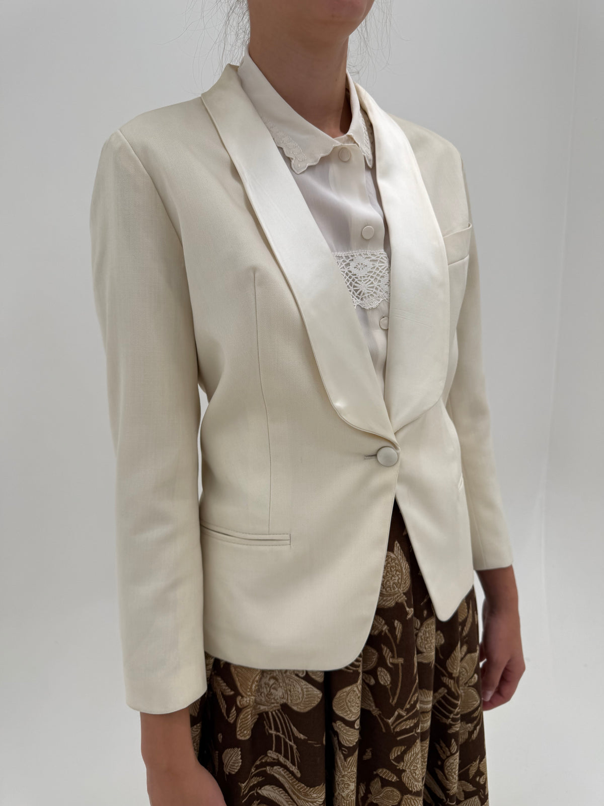 Sacou vintage de ceremonie butter white cu revere satinate din lana extrafina