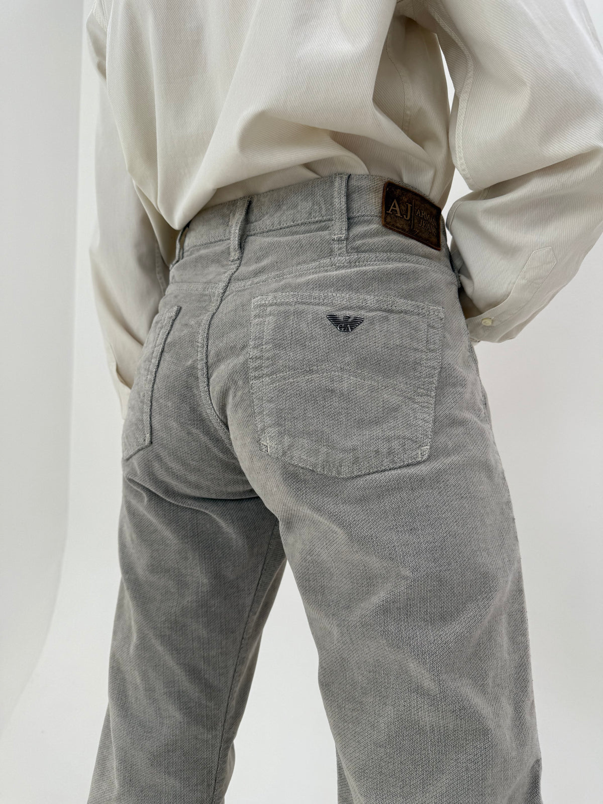 Pantaloni Armani straight leg din catifea de bumbac cu pense