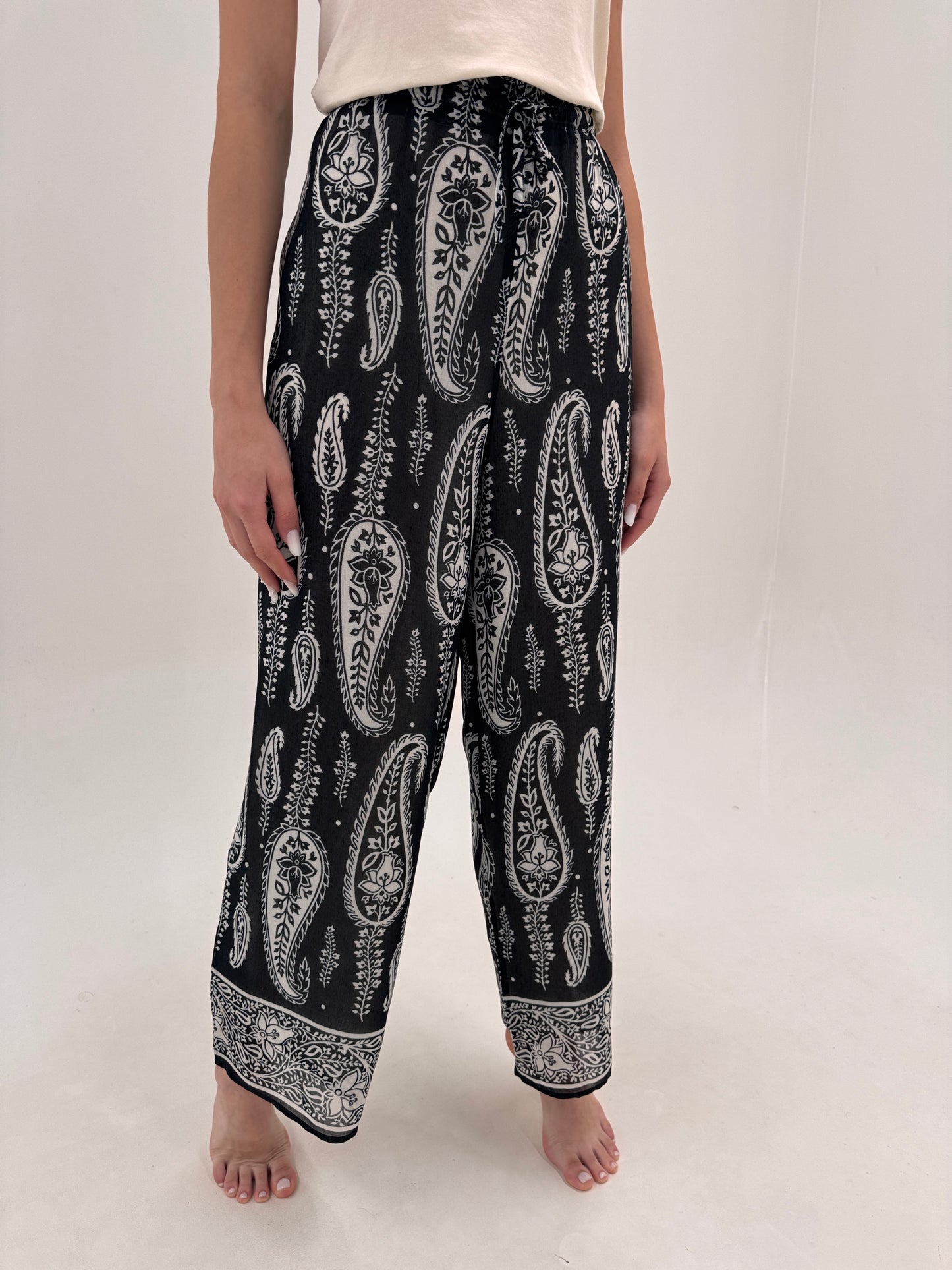 Pantaloni Marella by Max Mara palazzo cu print paisley alb negru și talie elastică