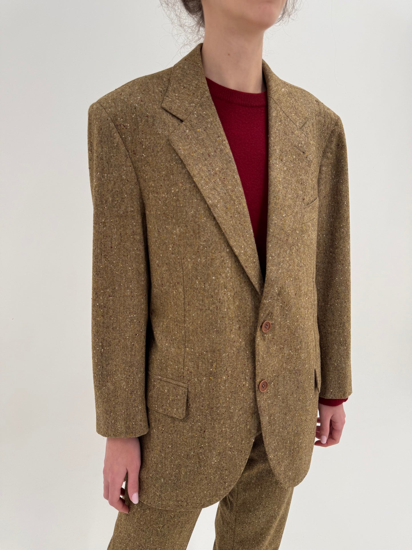 Costum camel ultra luxury bespoke din tweed Donegal de lana extrafina