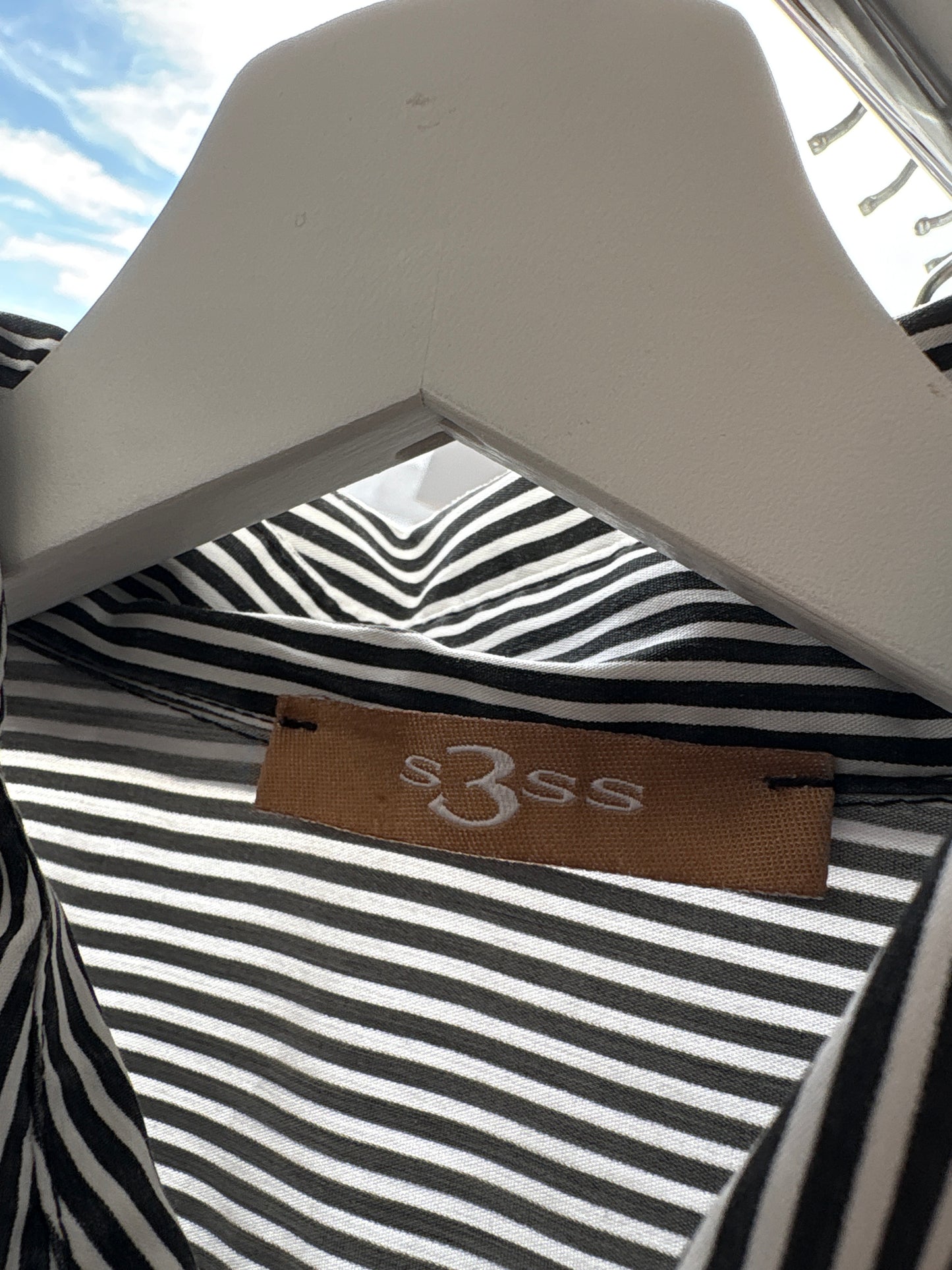 Cămașa italiana în croi elaborat cu funde și dungi negre din poplin de bumbac