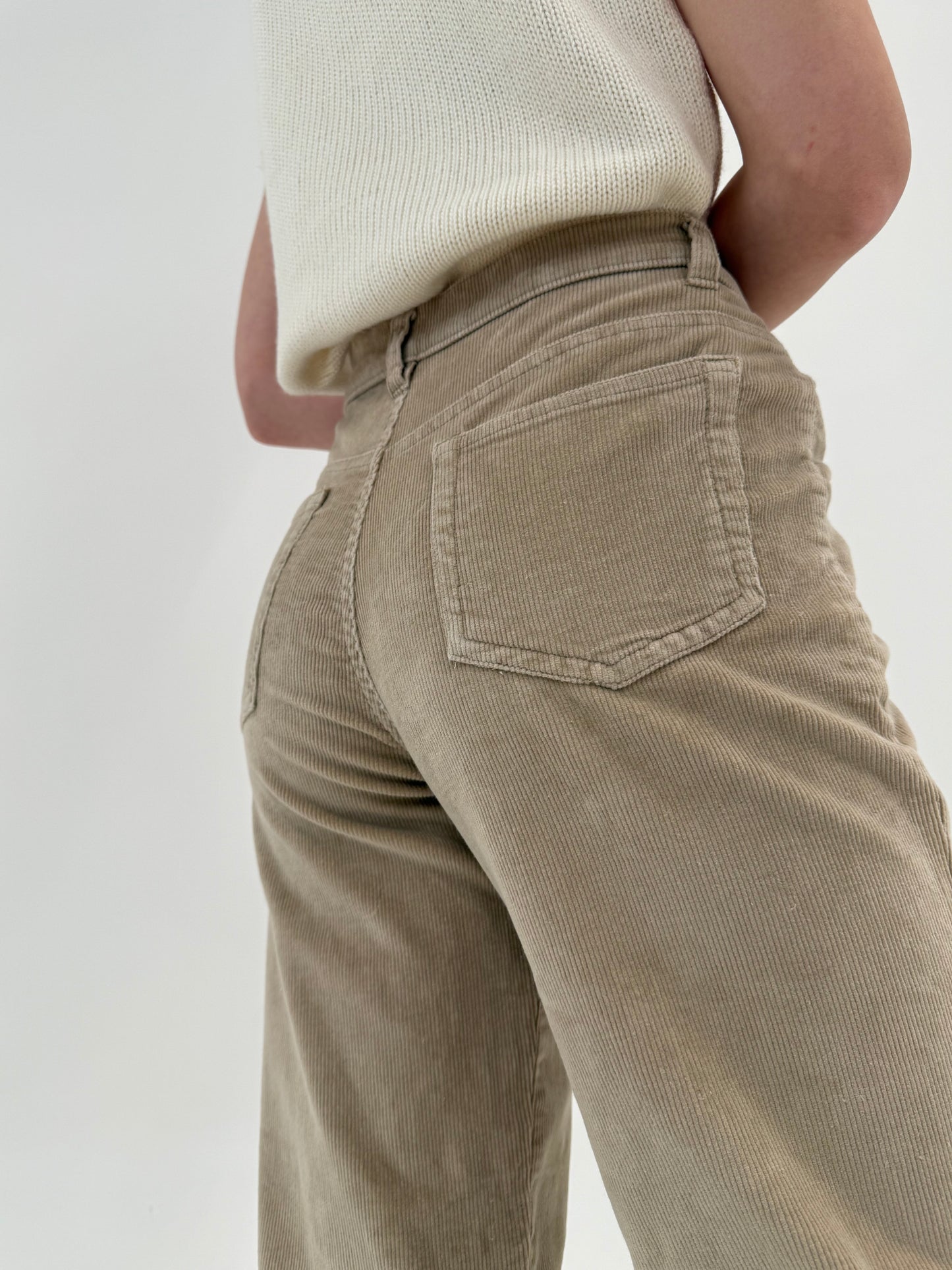 Pantaloni italienești light nude din corduroy modelator
