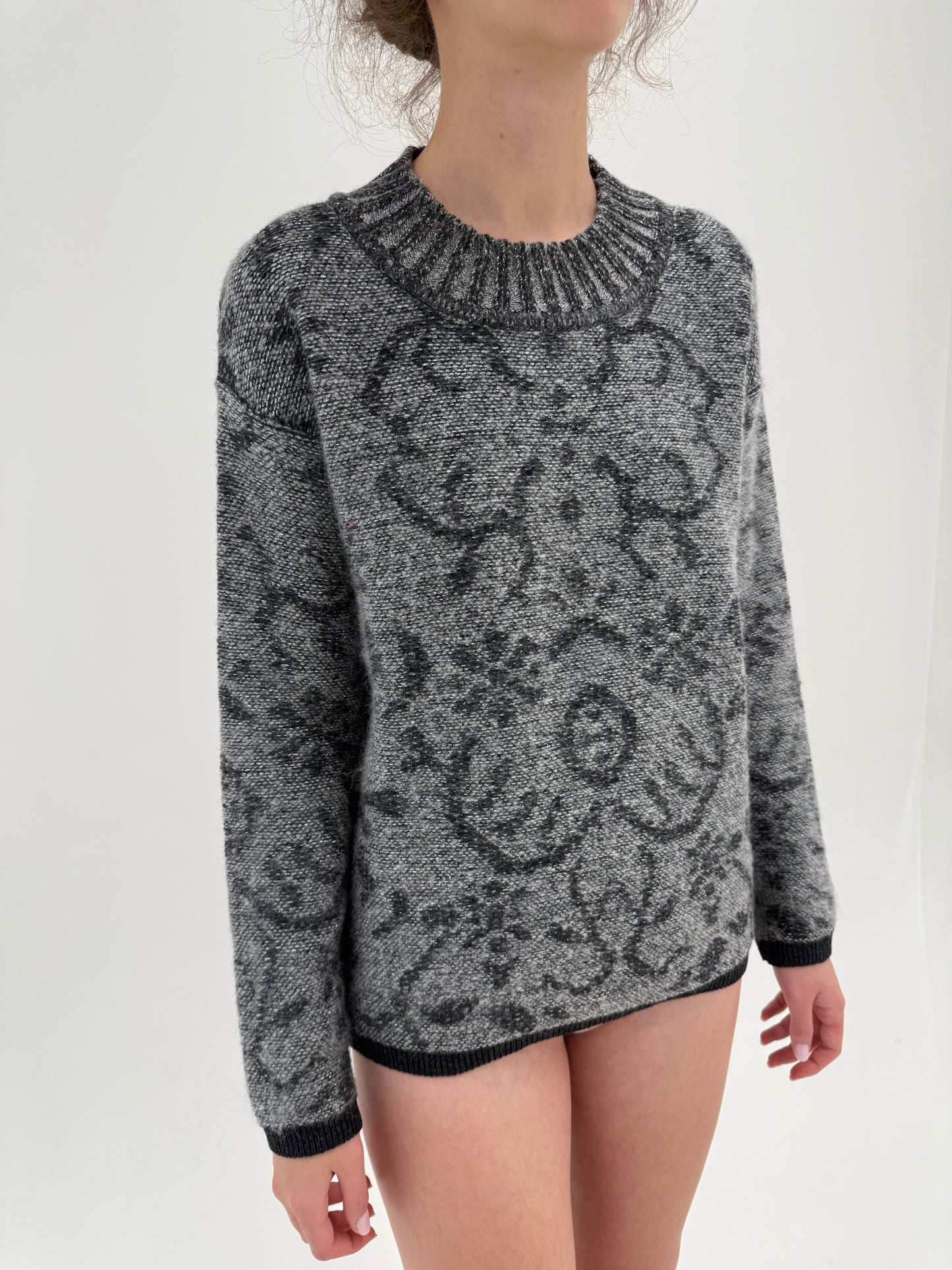 Pulover italian din lana extrafina plină cu print stilizat și inserție argintie discretă