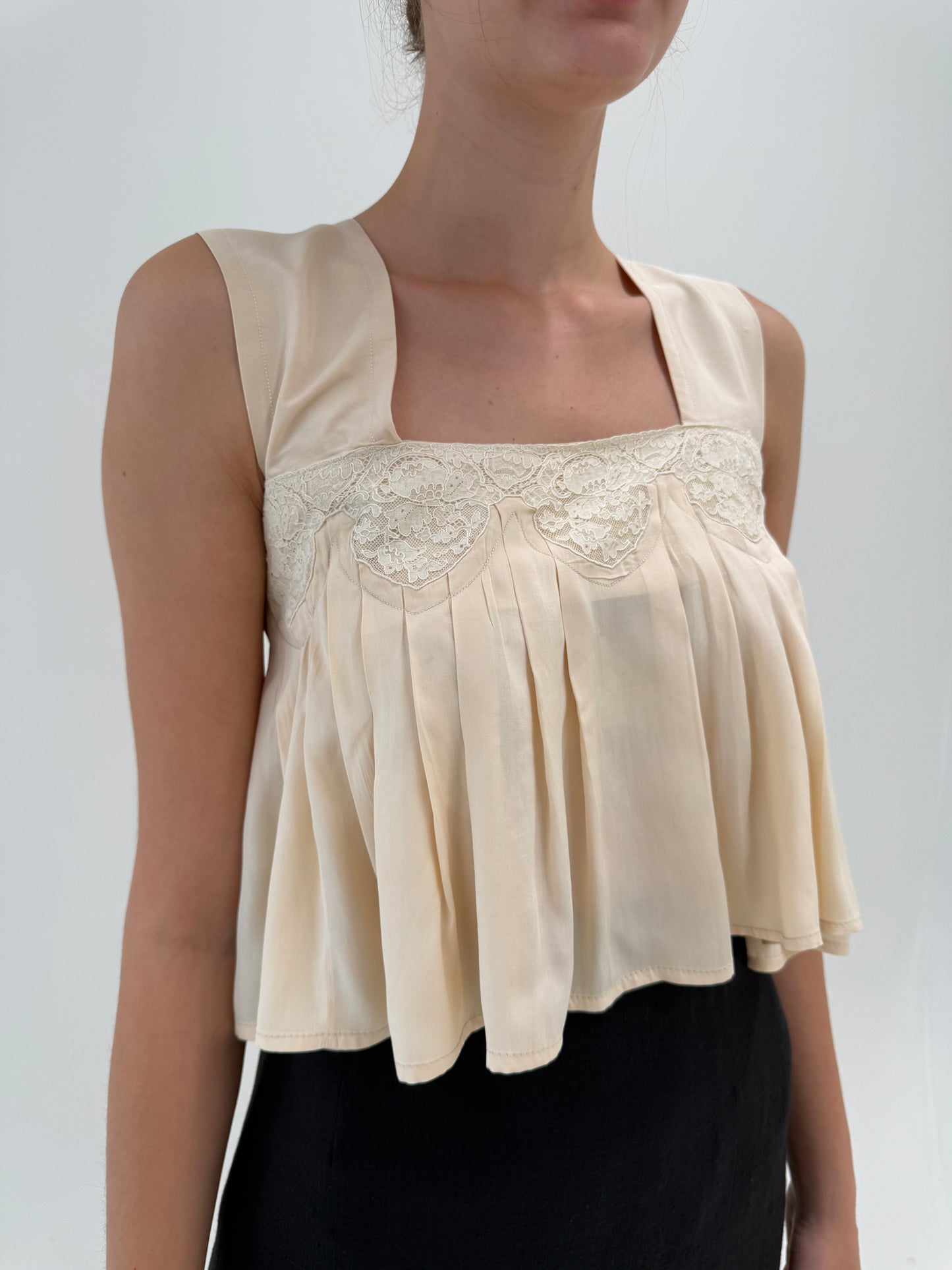 Top old vintage superb din mătase naturală ivoire cu dantelă chantily
