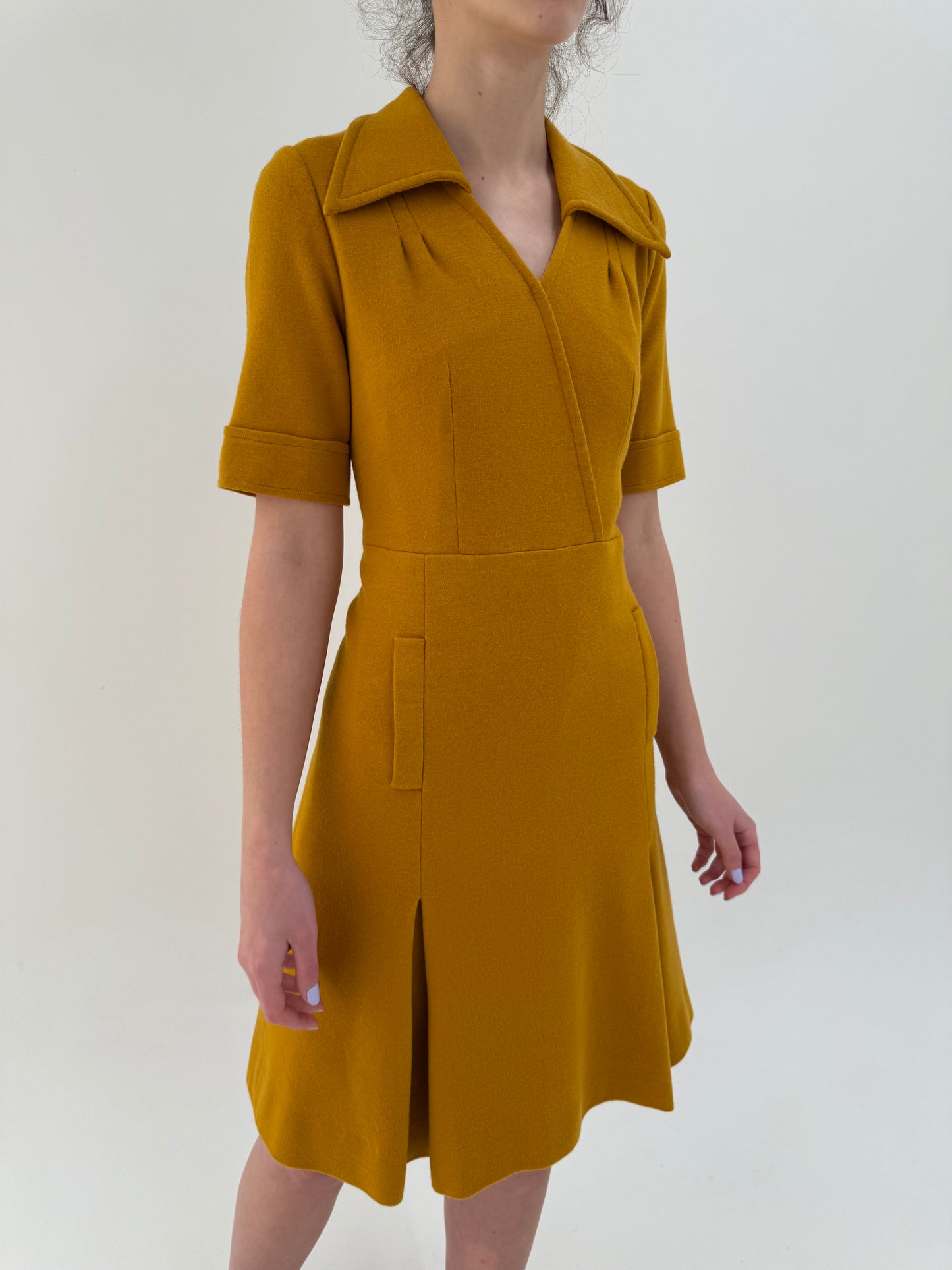 Rochie vintage mustard yellow din lana extrafina cu talie ultra înaltă marcată