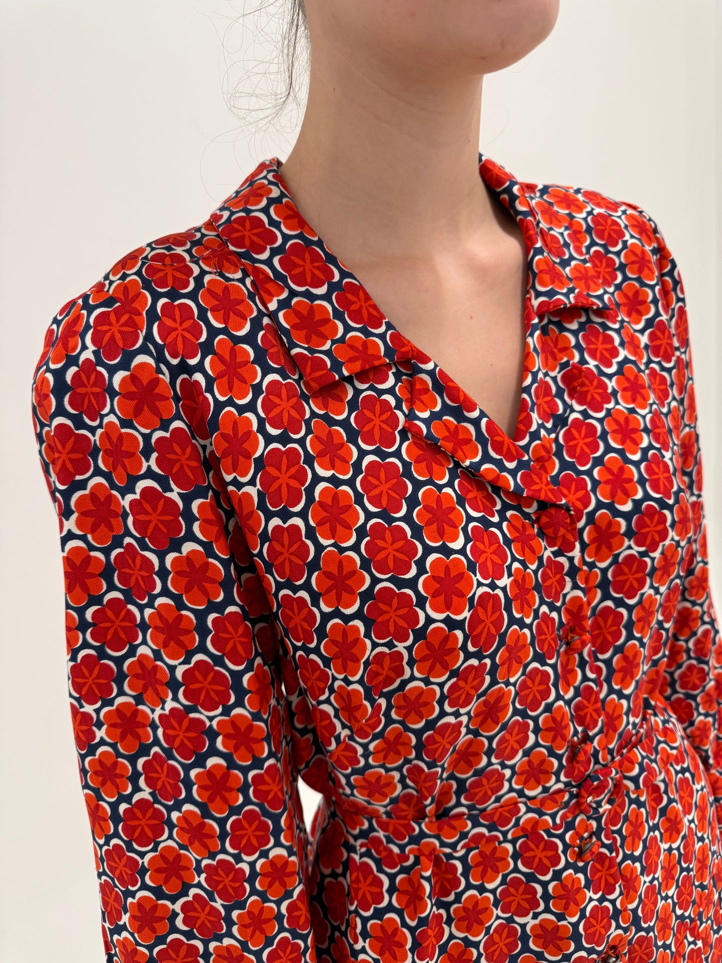 Rochie vintage din mătase naturală în combinație clasică de culori