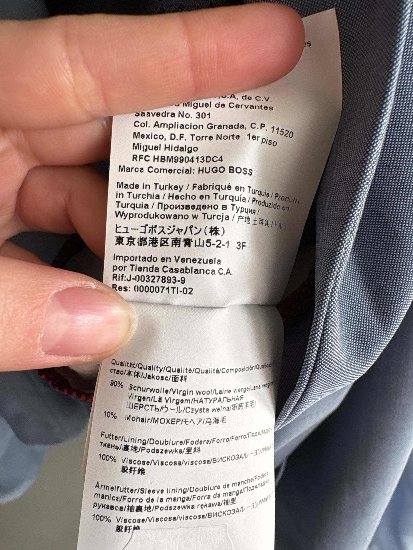 Costum baby blue Hugo Boss din stofita de primăvară vară