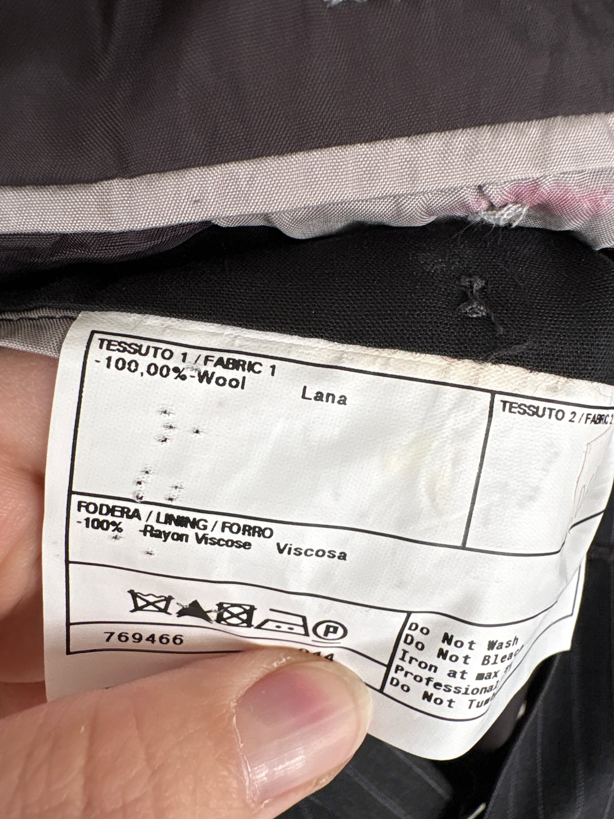 Costum Armani petite nou cu eticheta din lana excepțională cu dungi fine verticale