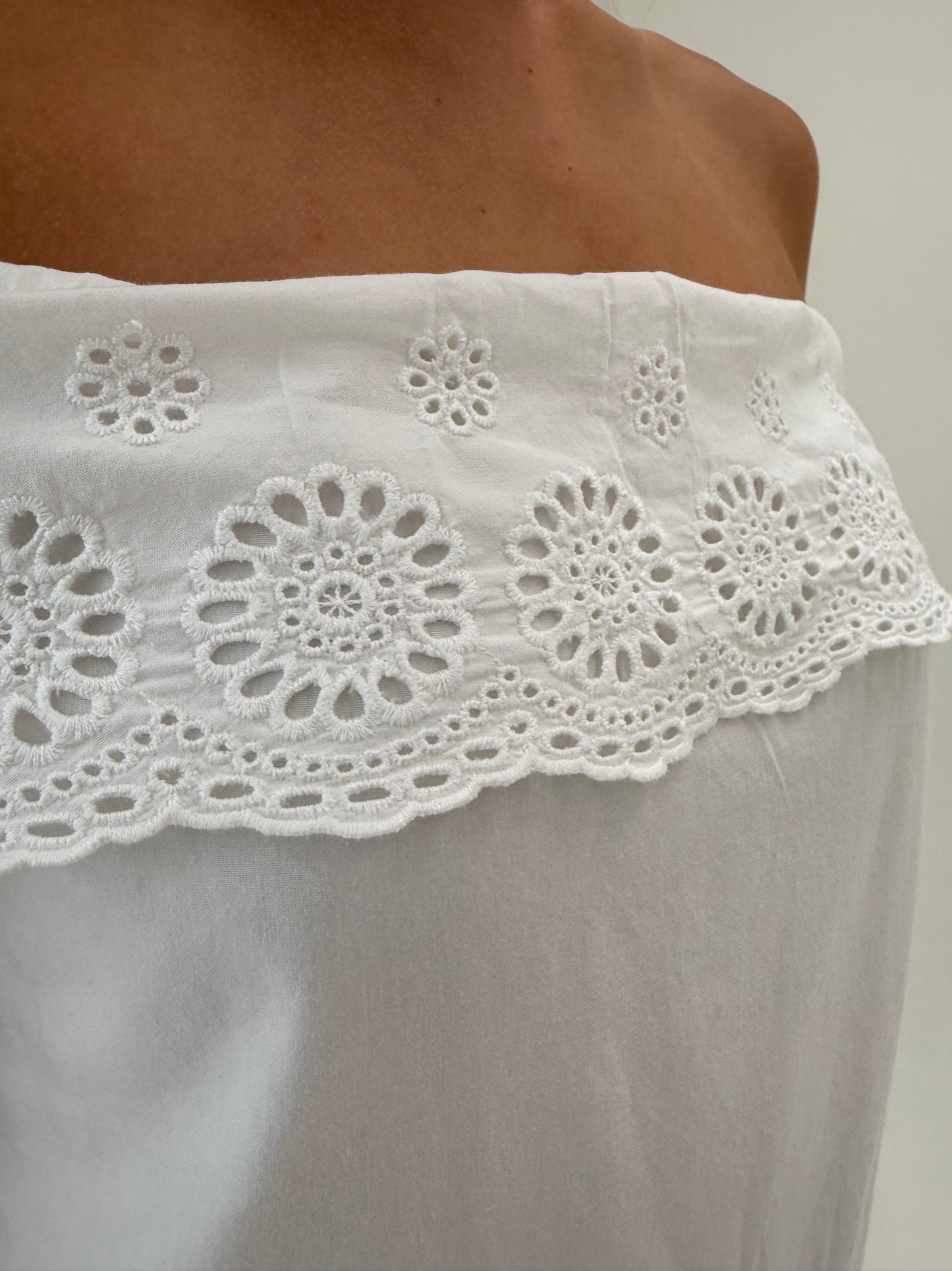 Rochie maxi cu broderie manuală excepțională și broderie anglaise