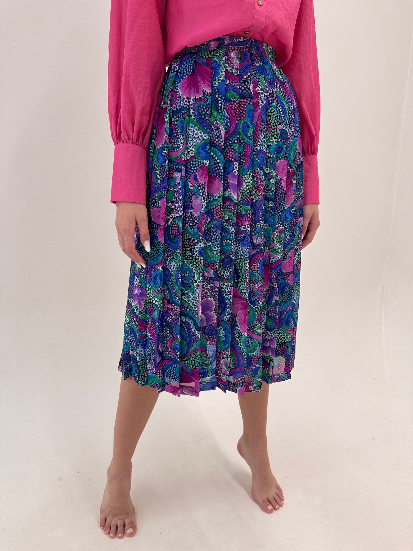 Fustă vintage plisată cu print paisley în culori tari și talie elastică midi lung