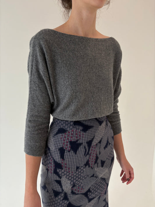 Top lung cu decolteu bărcuță și mânecă fluture din lana extrafina