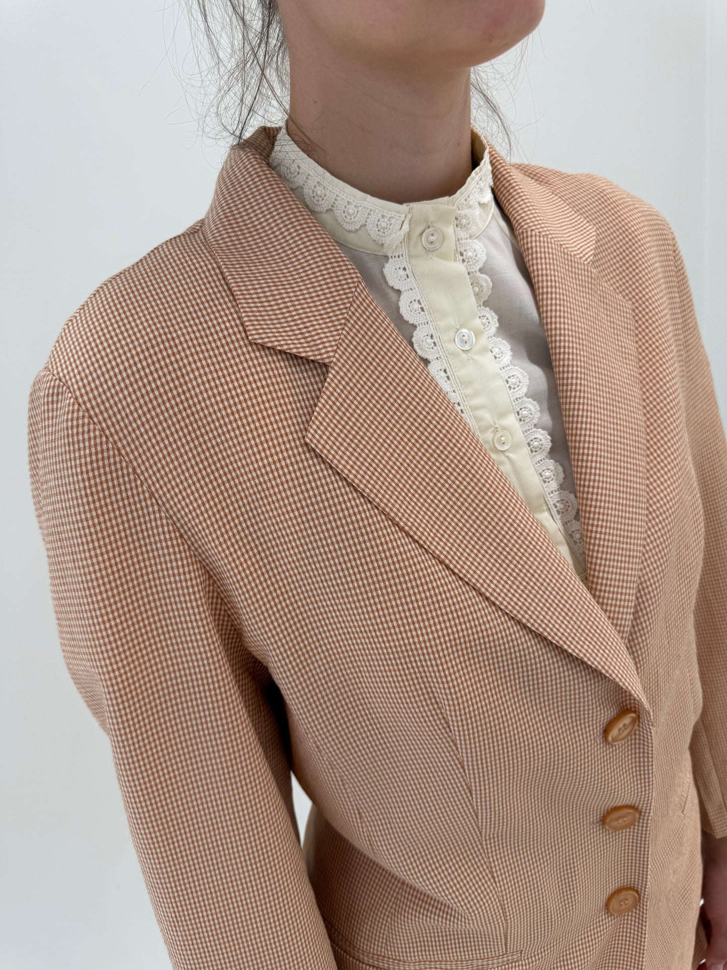 Costum chic gingham de vară din pânză fină camel