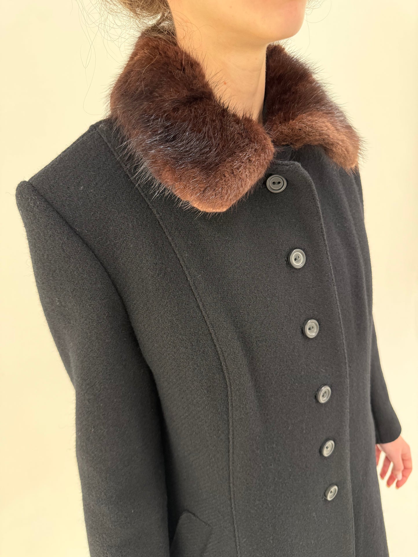 Princess coat cambrat old vintage negru anii 60 cu blana de nurcă