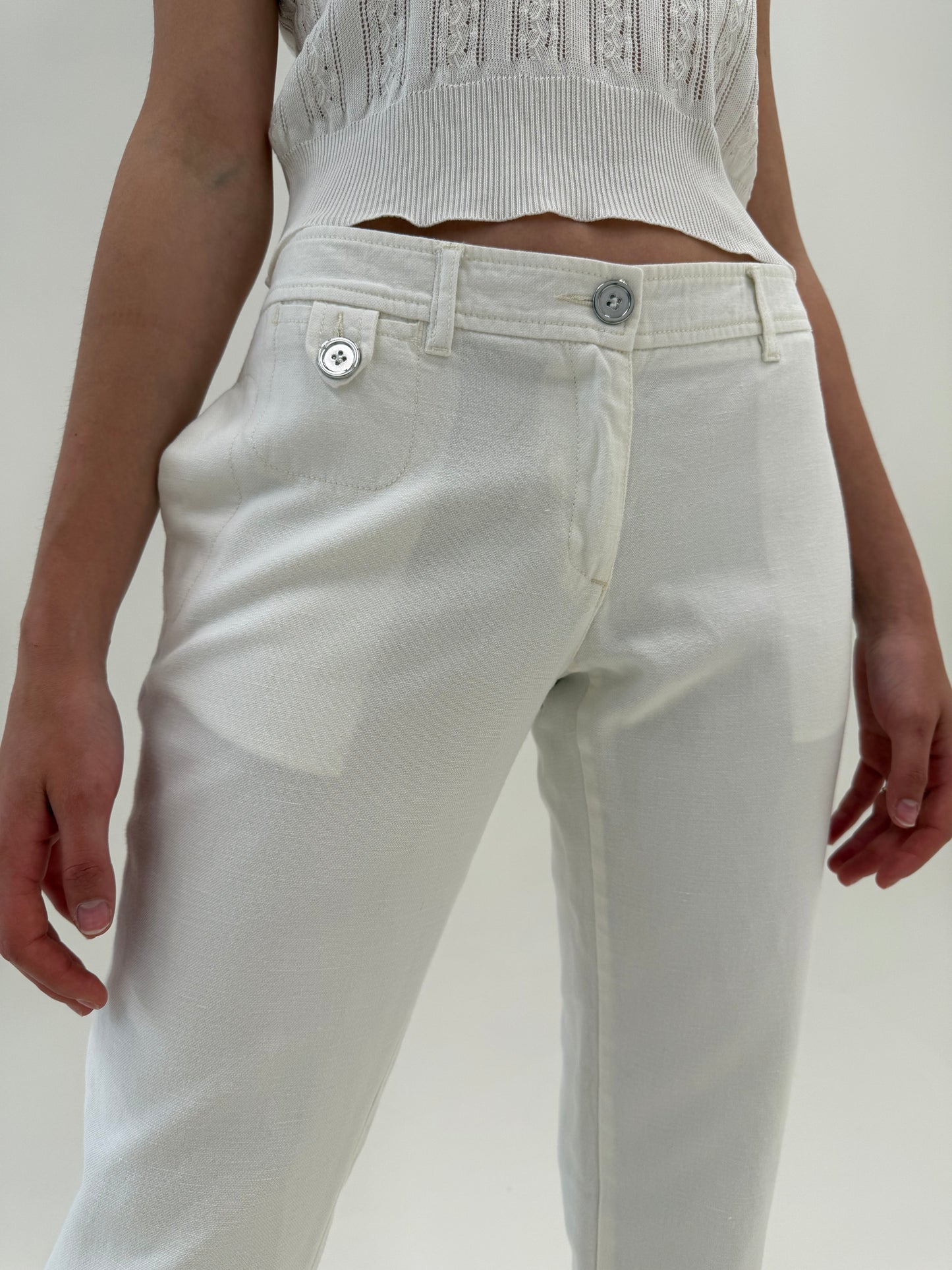 Pantaloni Moncler petite sau capri din pânză excepțională de bumbac