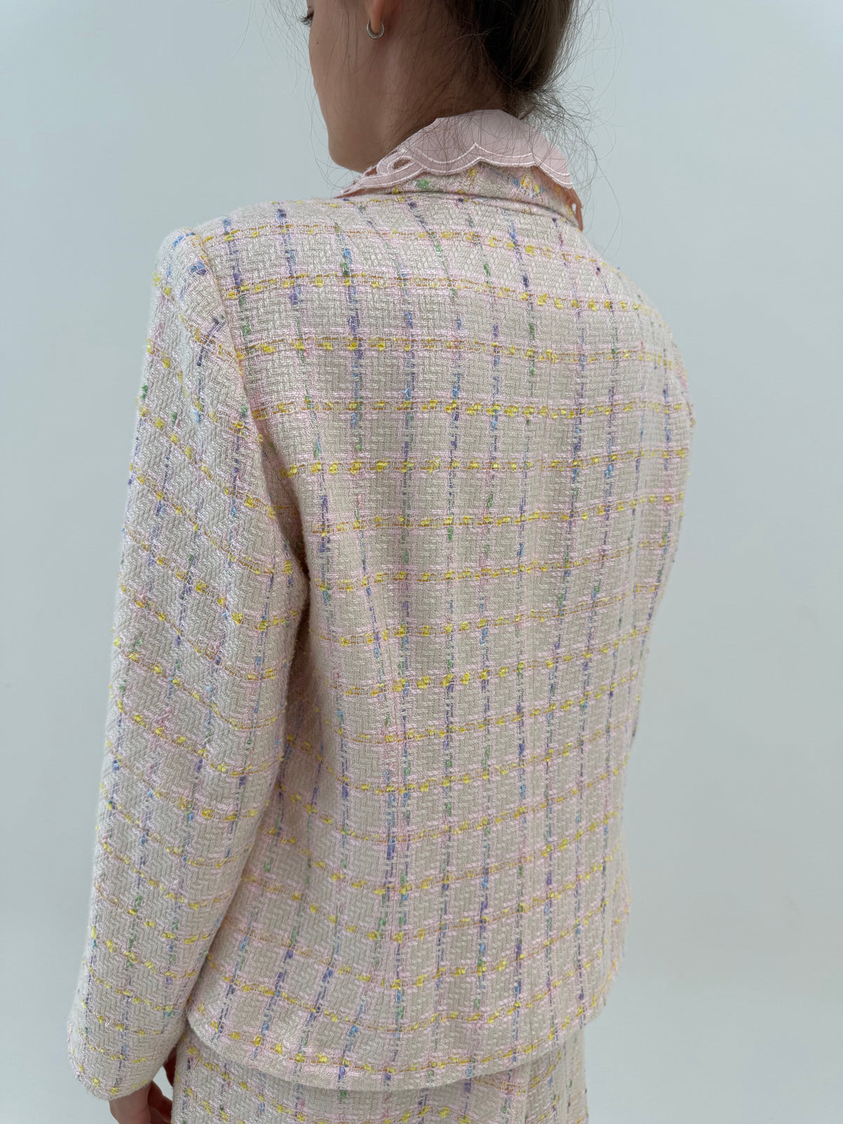 Costum roz pudrat din boucle excepțional de bumbac și lana