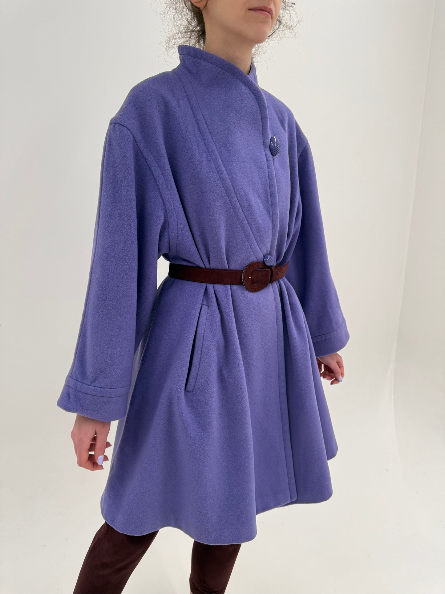 Palton lavandă în croi tip capa din stofă excepțională de lana cu cașmir
