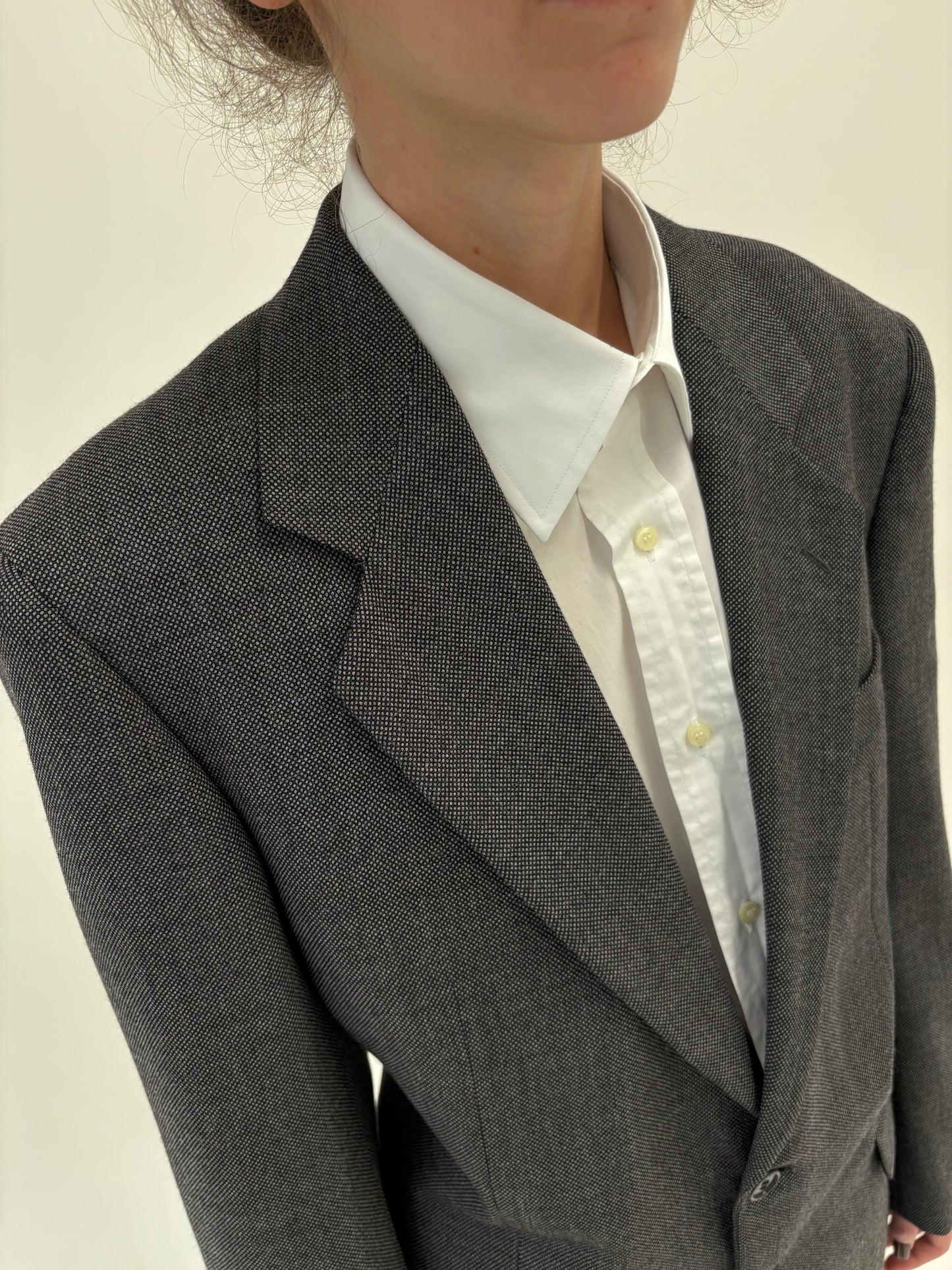 Costum italian din stofă texturată de lana pura certificata alb cu negru