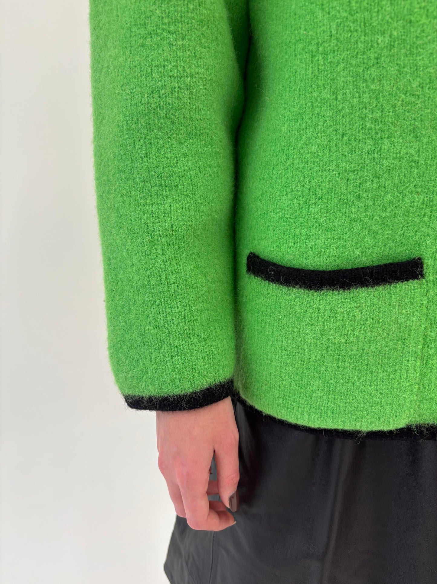 Jacheta din boiled wool gros în Culaore tare și croi minimalist