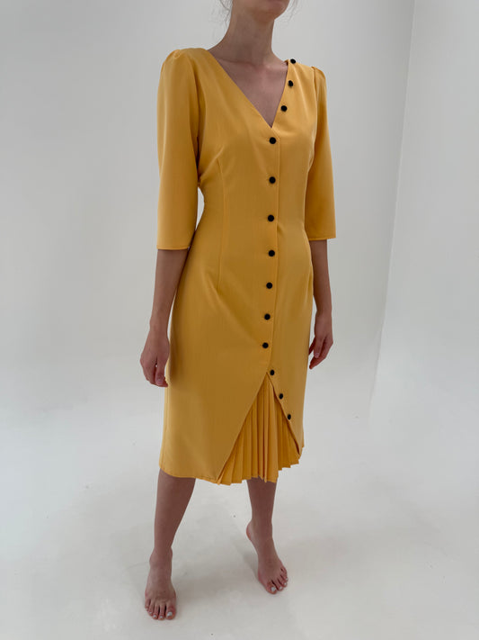 Rochie vintage saffron yellow în croi ultra feminin cambrat