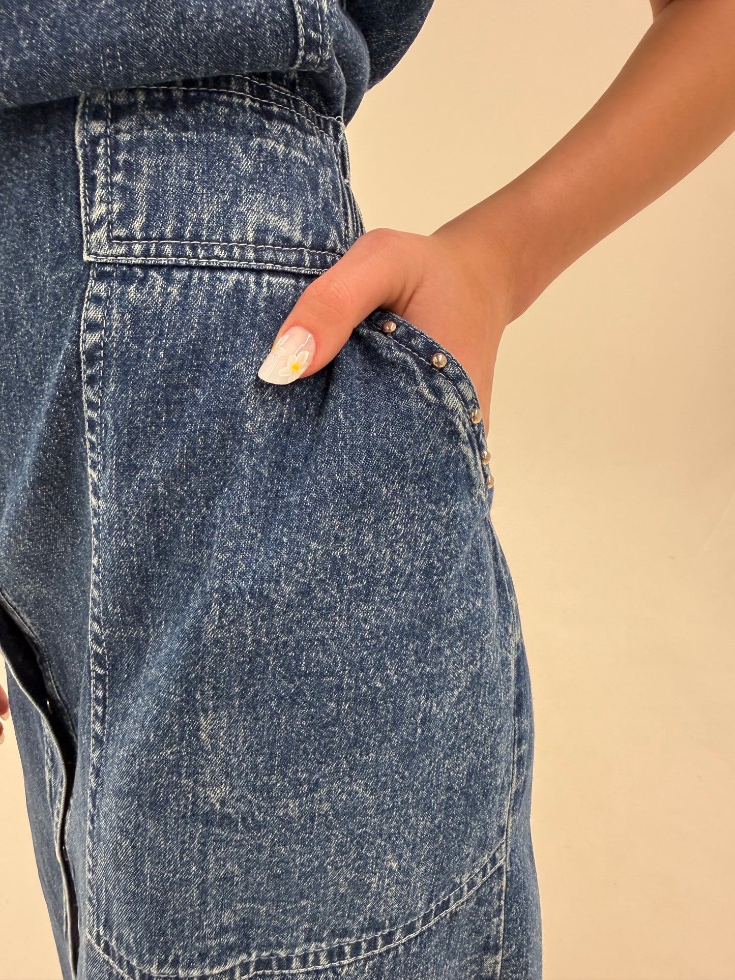 Rochie vintage din jeans cu talie uktra înaltă marcată elastică și broderie