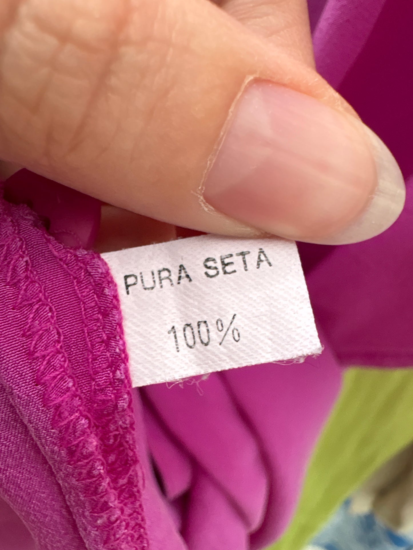 Cămașa magenta din mătase matuala in croi minimalist lejer