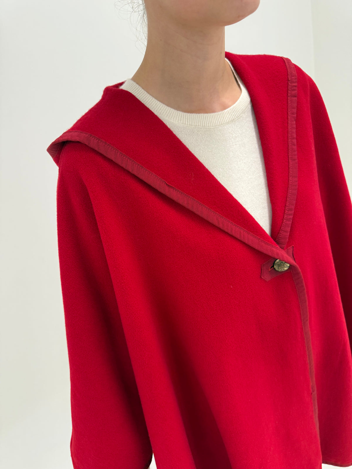 Capa luxury Pierre Cardin tip palton cu glugă cherry red din lana extrafina plină
