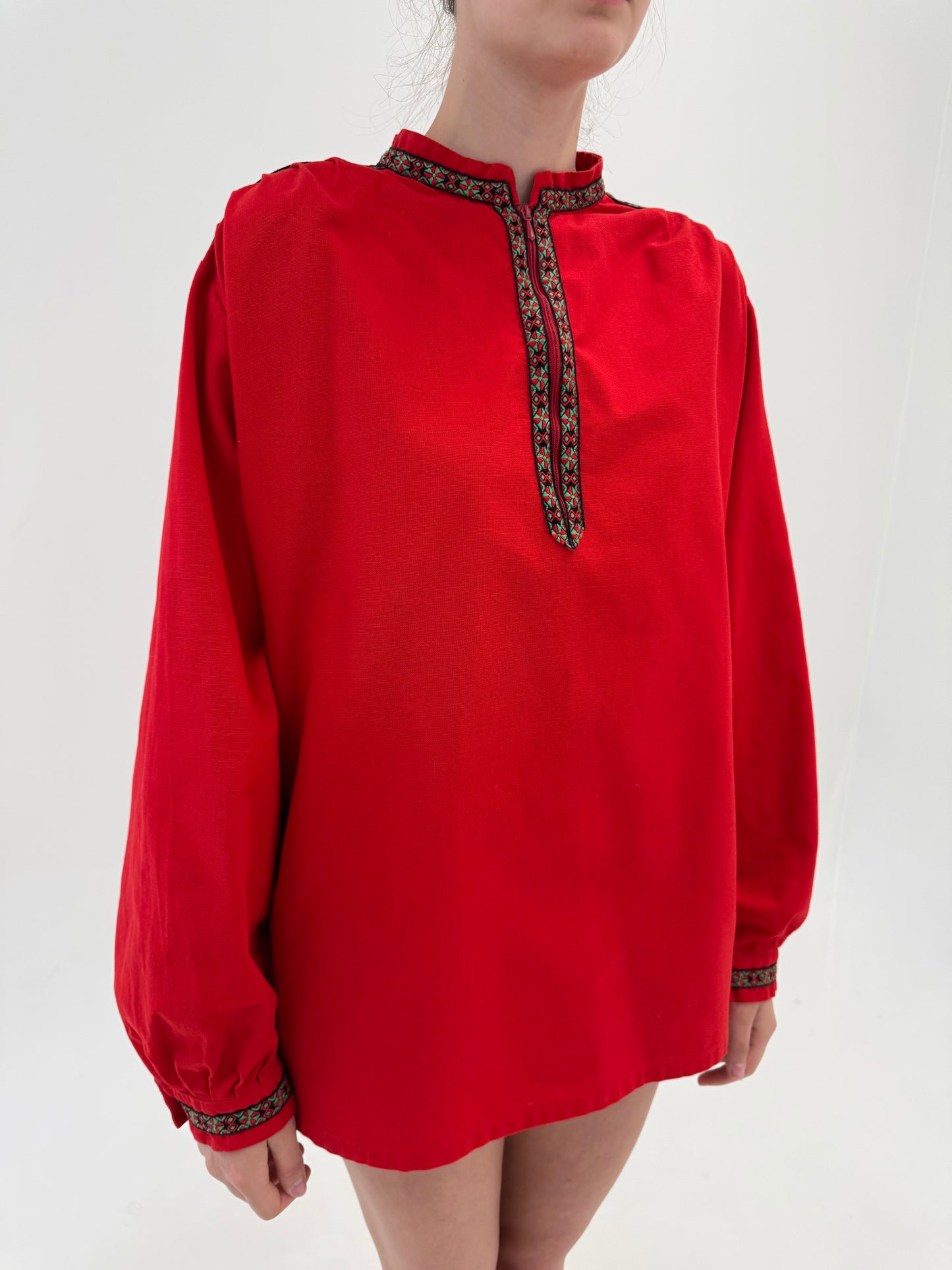 Tunica petite vintage cu broderie roșu Ferrari