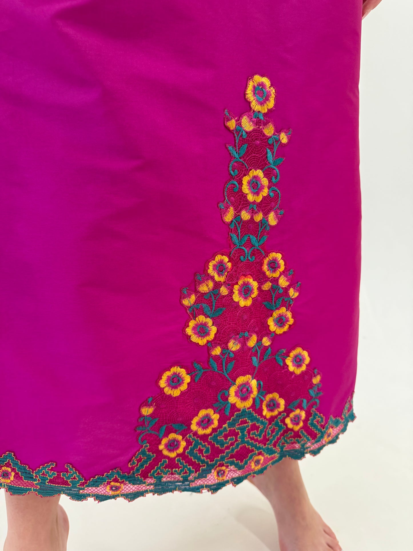Set fucsia din tafta de mătase naturală cu broderie superbă