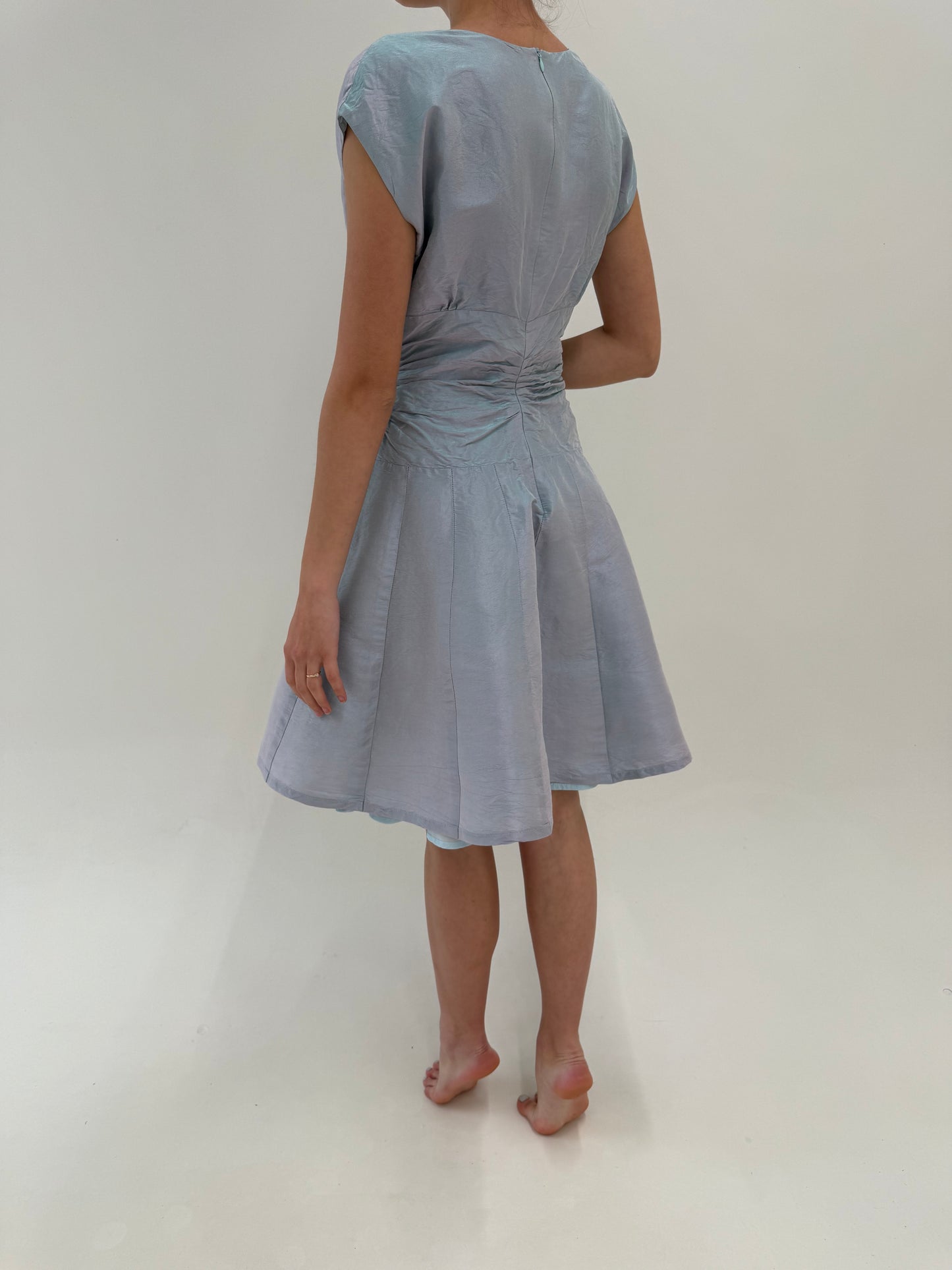 Rochie spectaculoasă din mătase naturală perlata cu ținuta baby blue