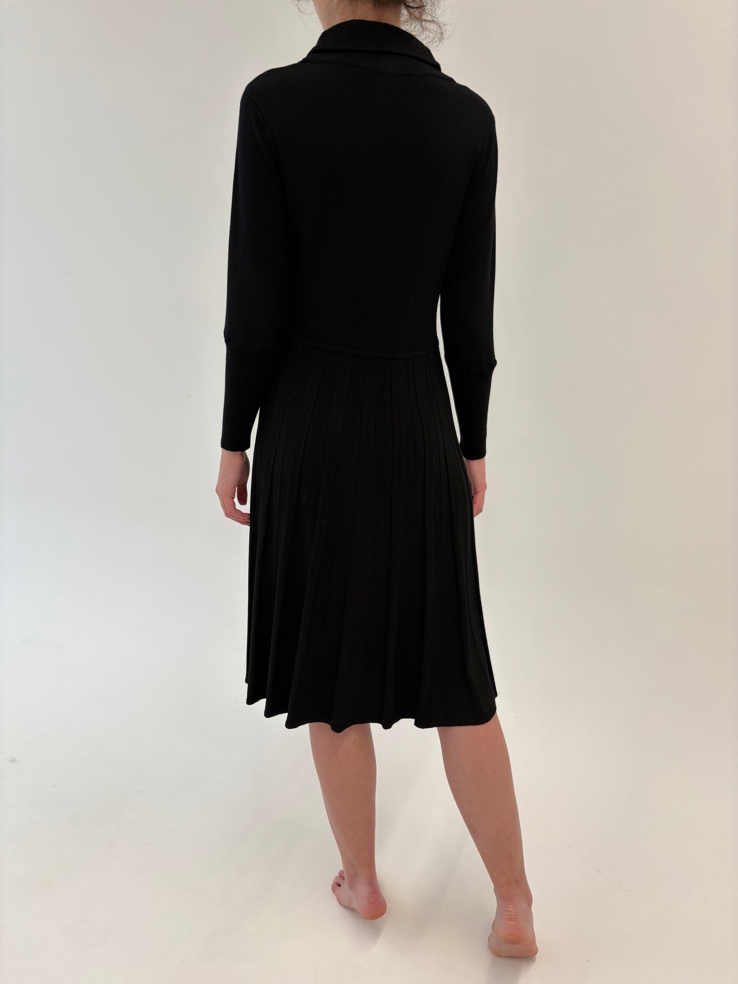 LBD tip Maleta cu guler sal din jerse cu fustă plisată