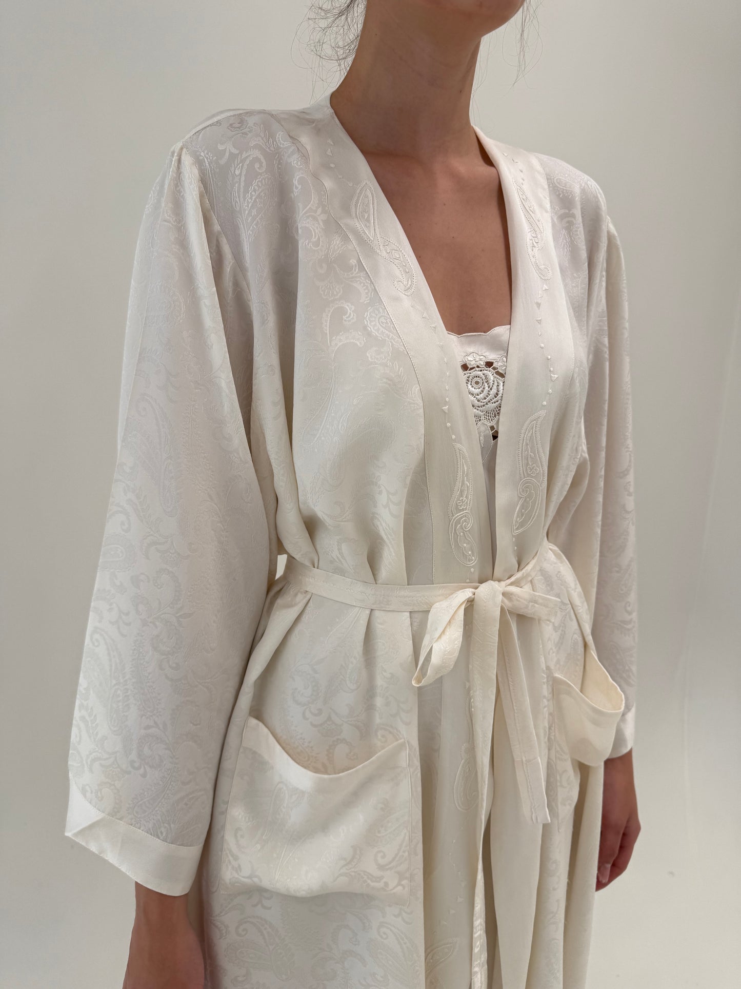 Halat ivoire luxury din mătase naturala cu broderie manuală