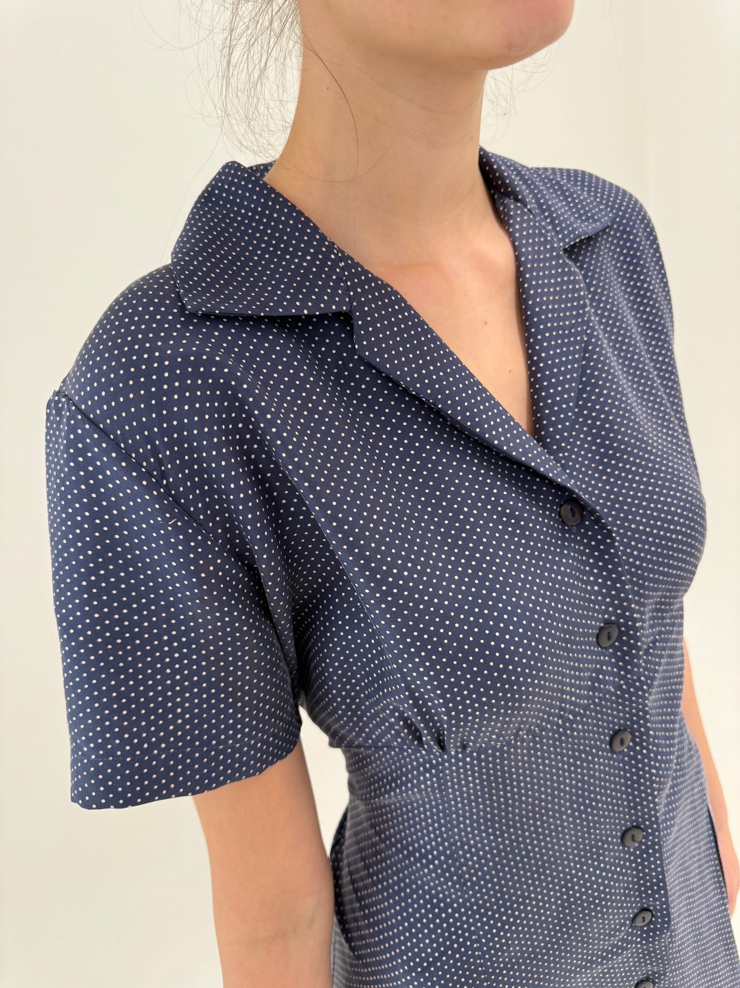 Rochie vintage cu buline ultra cambrata din mătase naturală