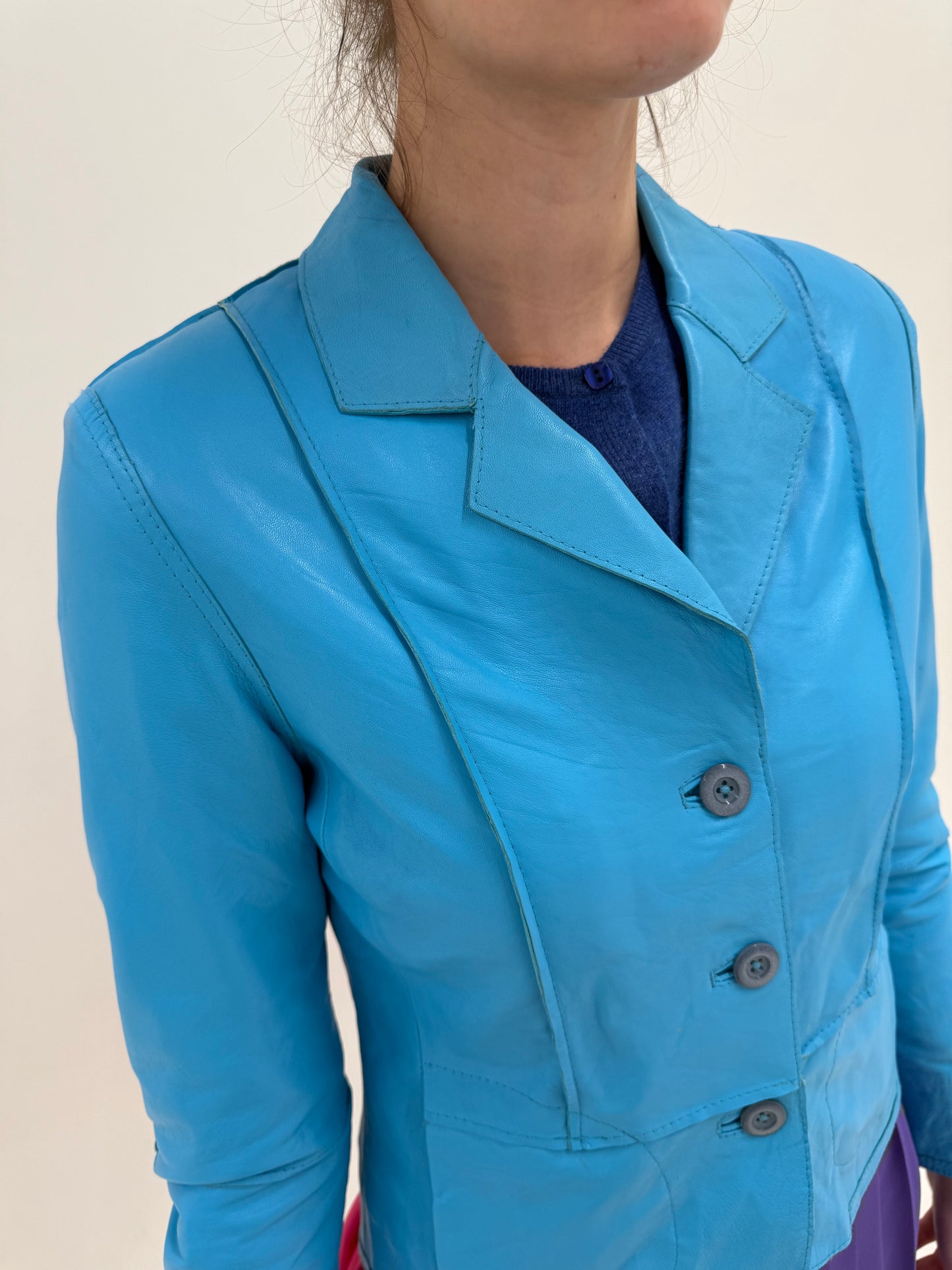 Sacou turcoaz din cea mai fină și moale piele naturală în croi cambrat