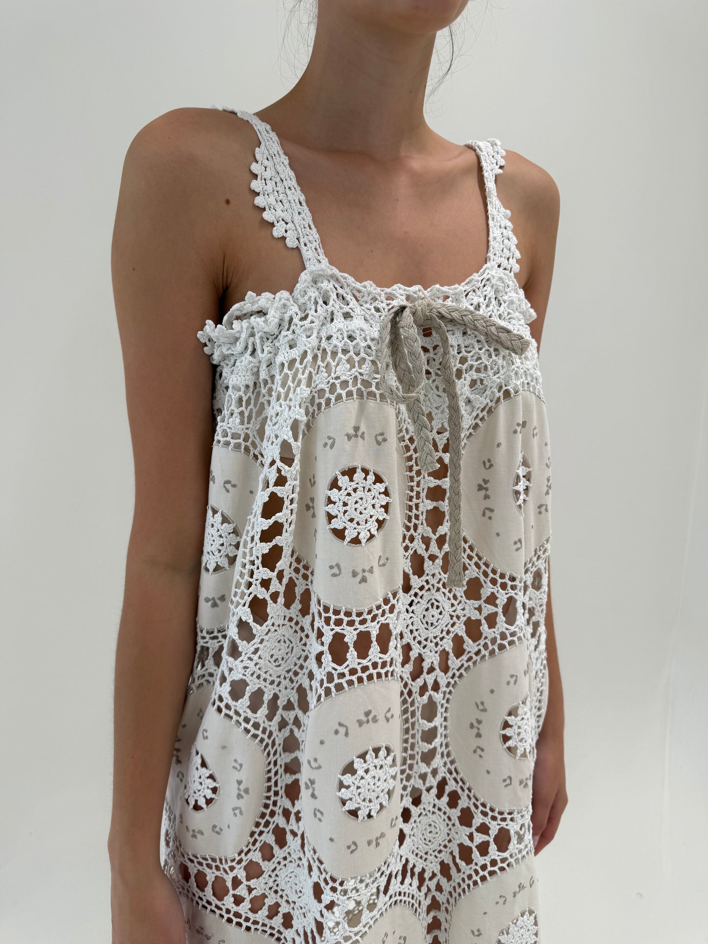 Rochie vintage maxi bijuterie din macrame lucrat manual cu bust reglabil