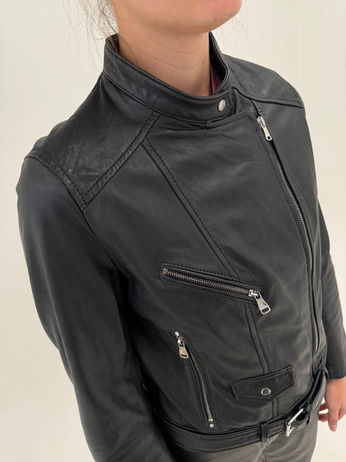 Geaca biker din piele naturală extra moale cu tiv reglabil