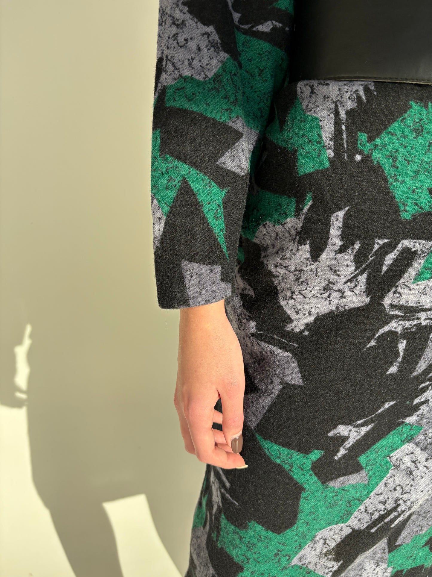 Rochie vintage din tricot dens de lana extrafina în croi retro modern